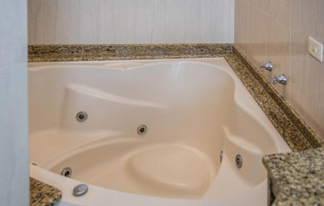 Deluxe Suite with Spa Bath photo 2