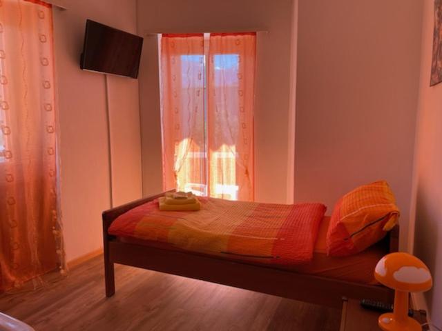 Standard Single Room with Shared Bathroom photo 2