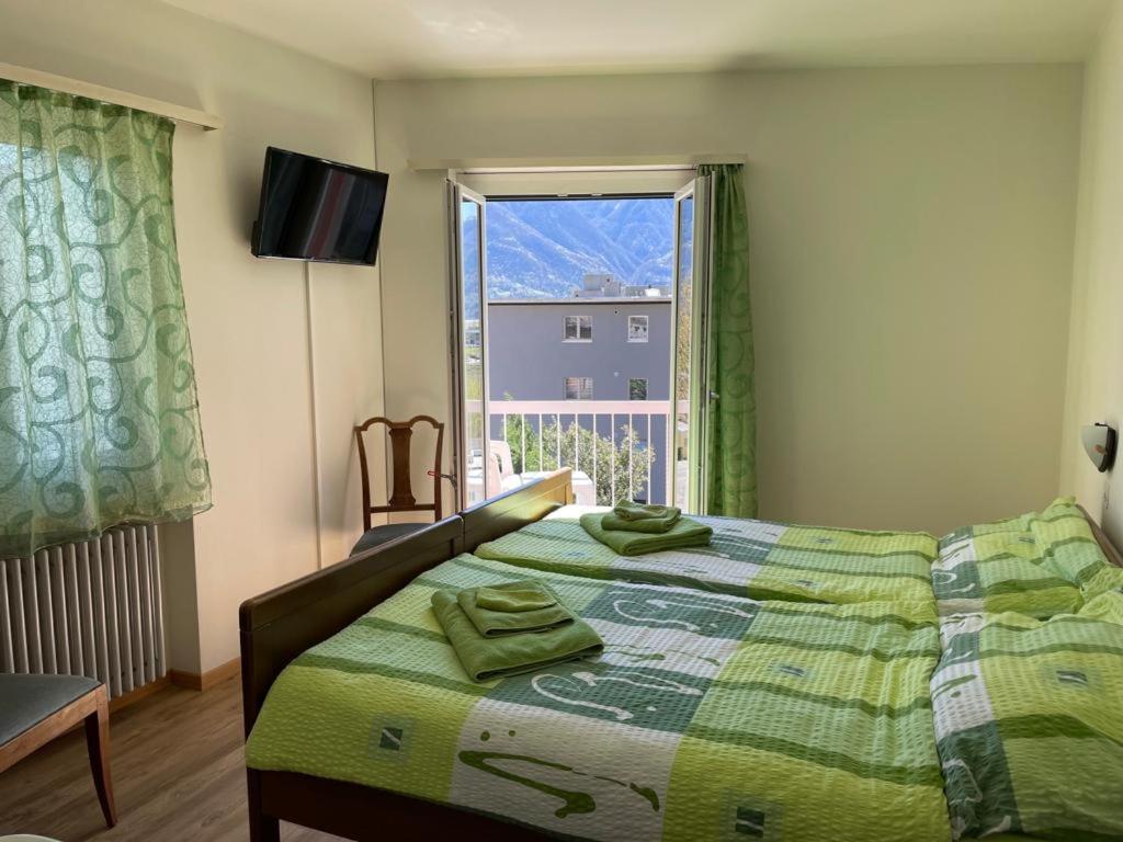 Double or Twin Room with Shared Bathroom photo 1