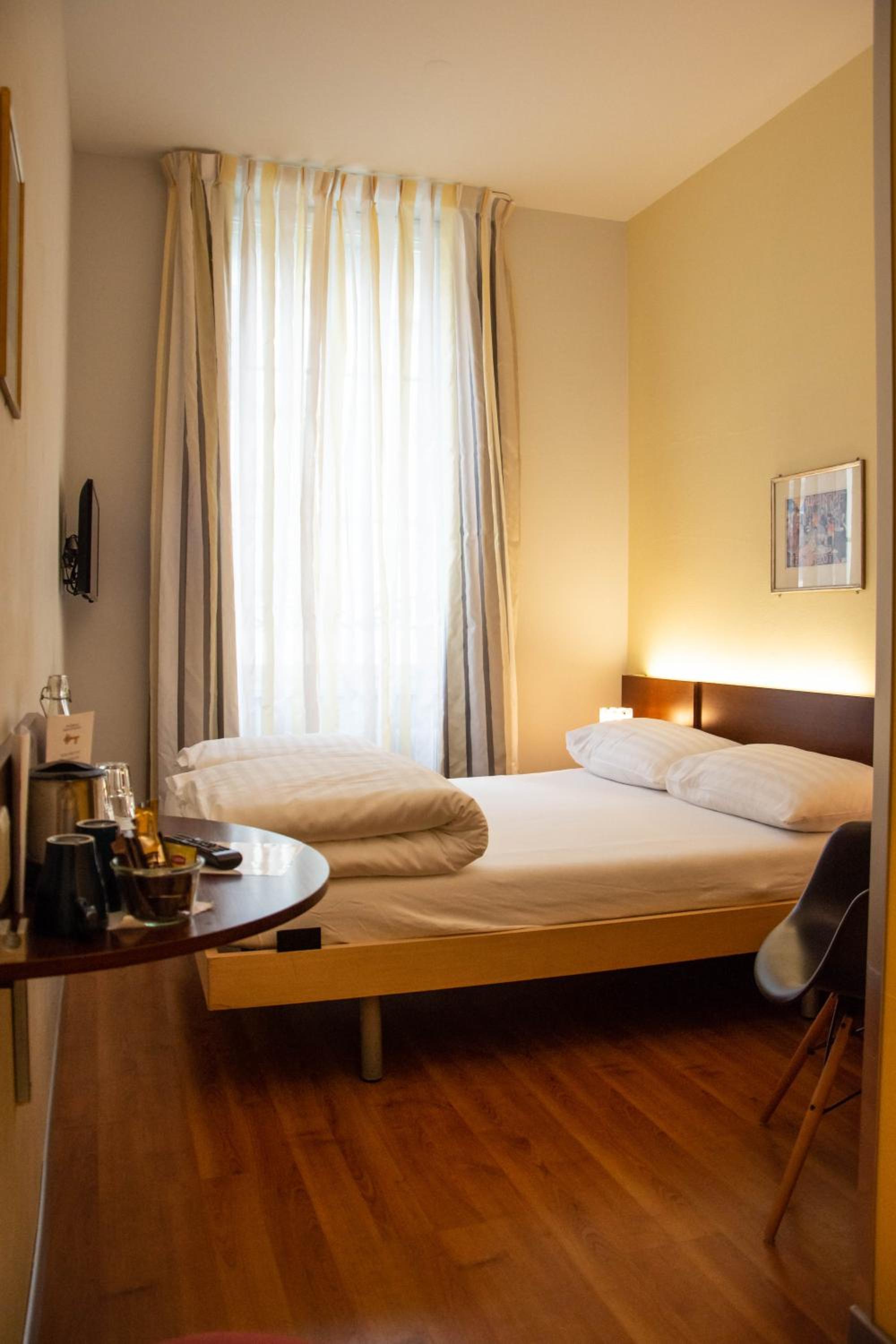Economy Double Room photo 3