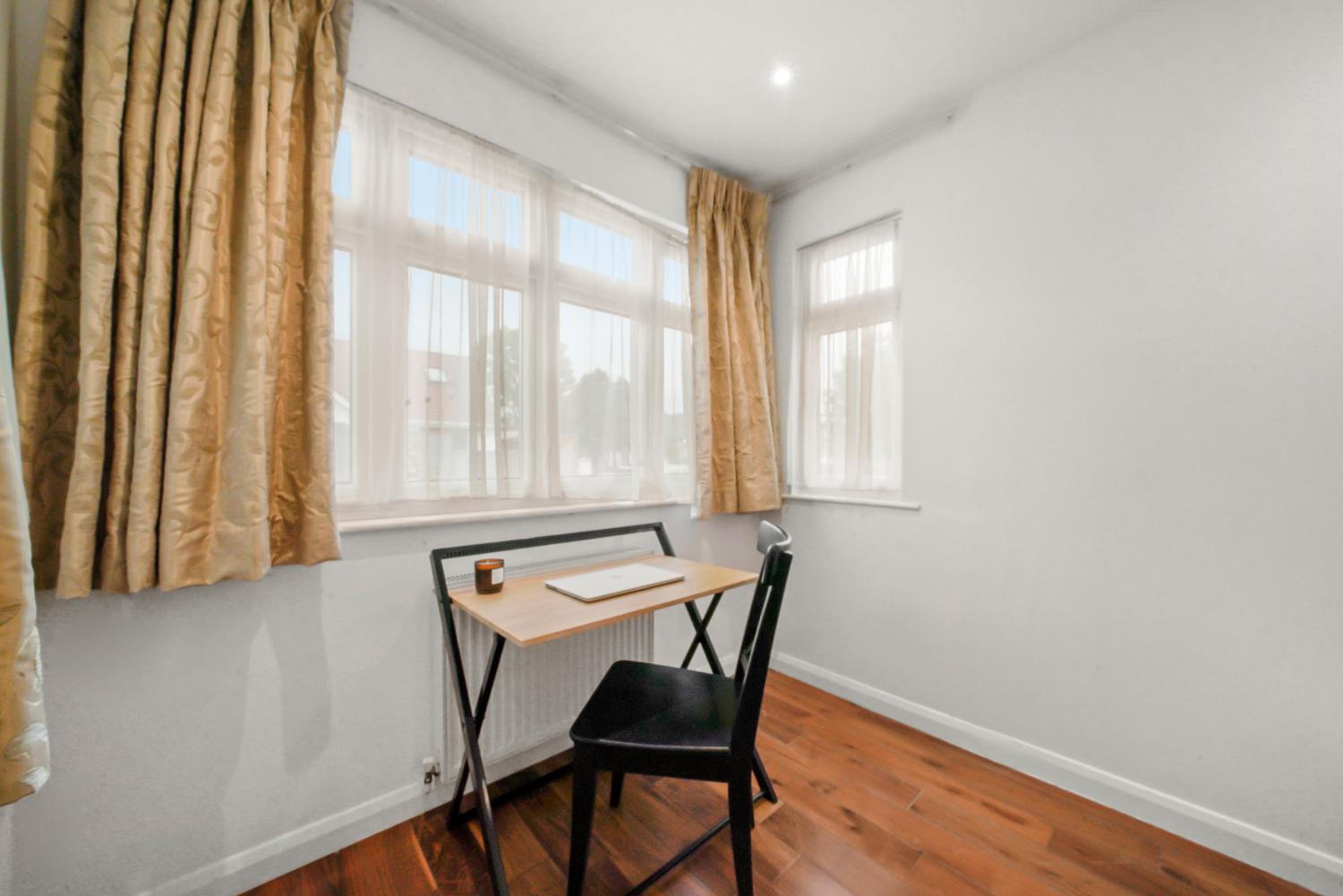 Budget Double Room photo 3