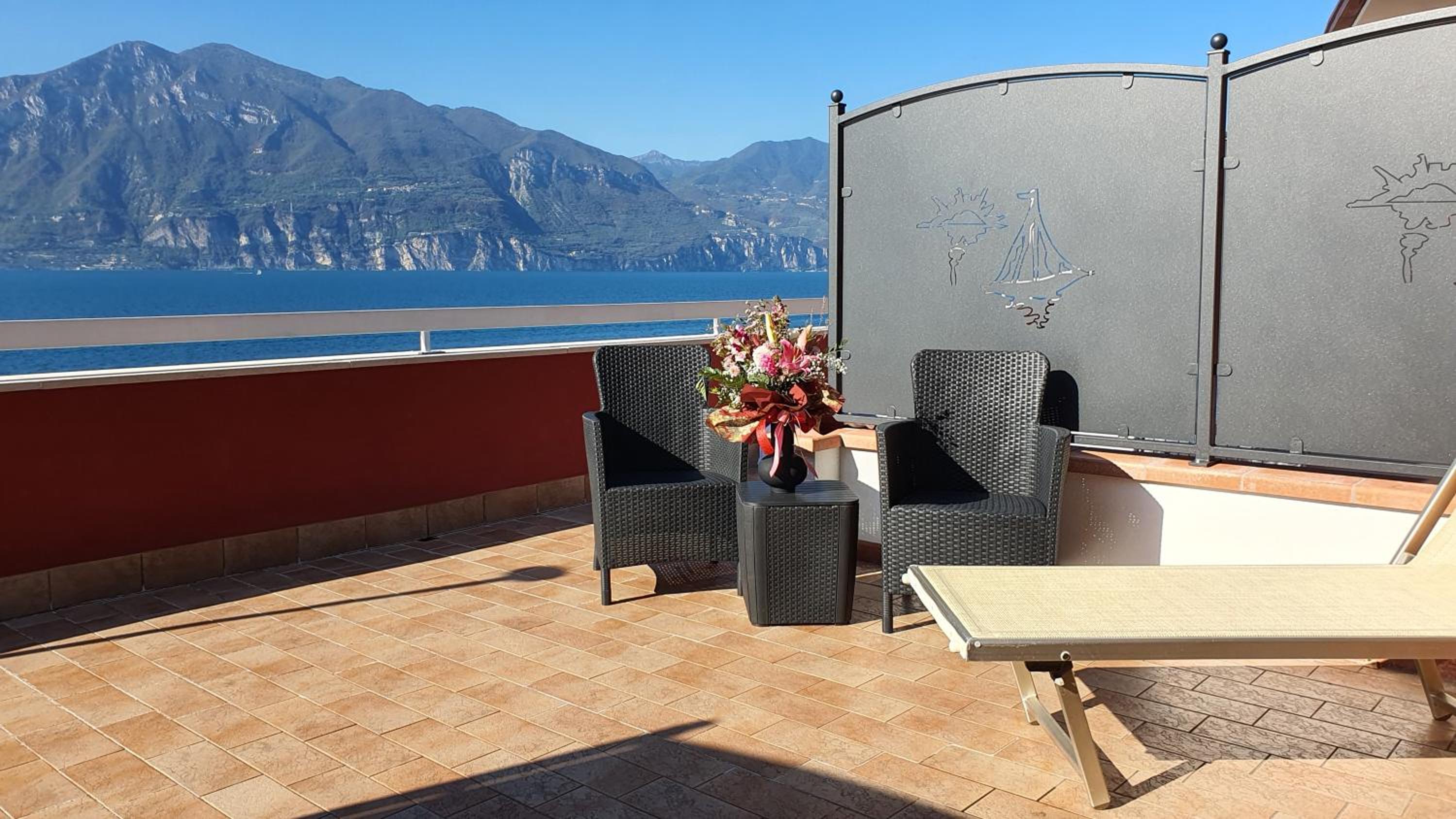 Quadruple Room with Lake View and Terrace - Photo 7