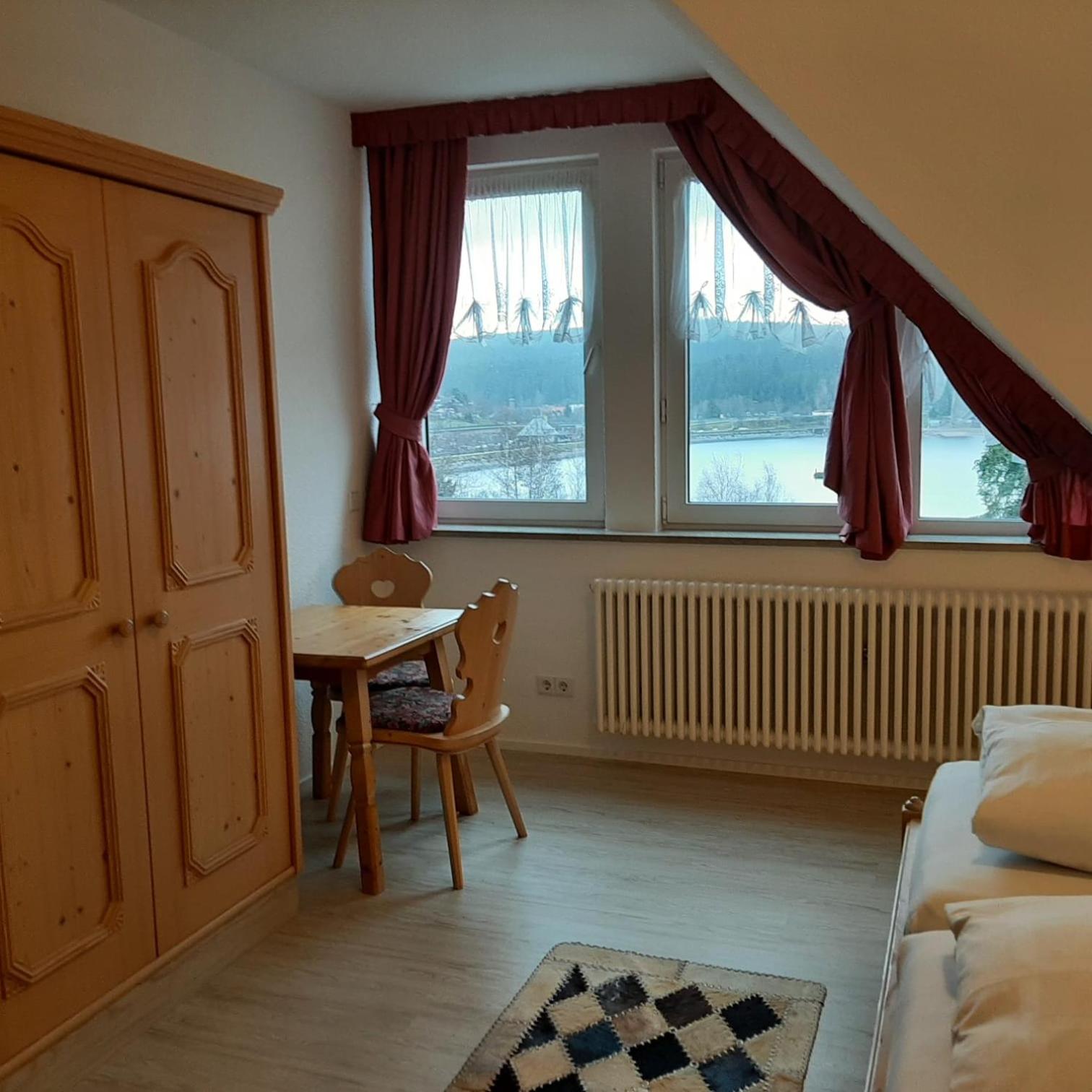 Apartment with Lake View - Photo 13