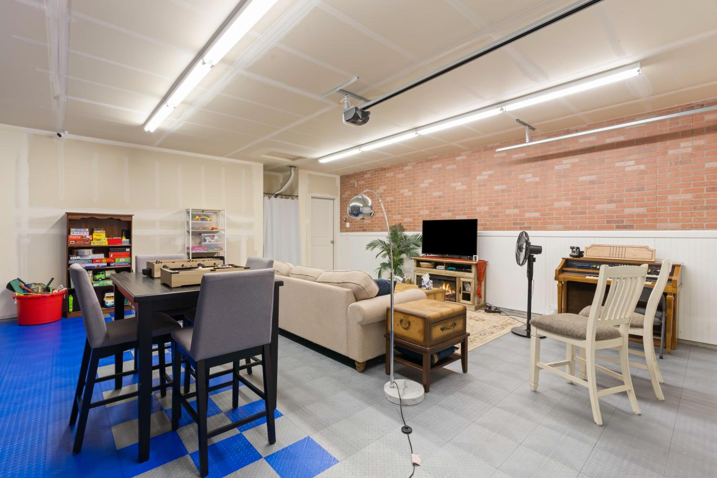 Three-Bedroom House photo 2