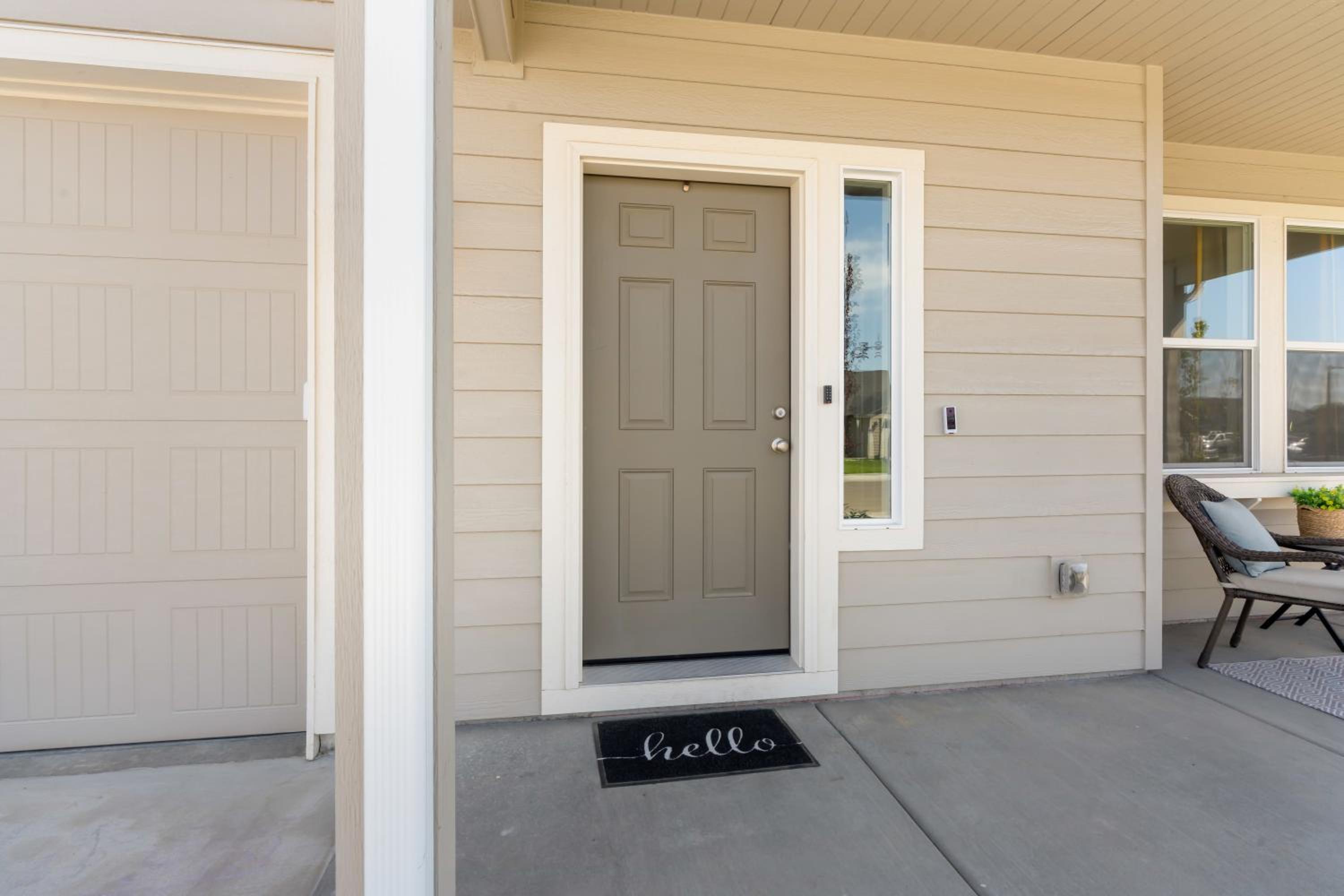 Three-Bedroom House photo 3