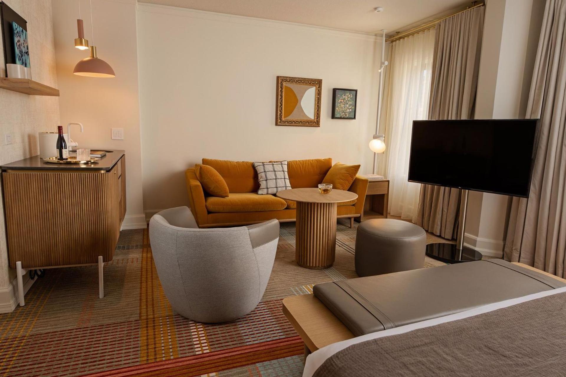 Deluxe King Room with City View  - Photo 1