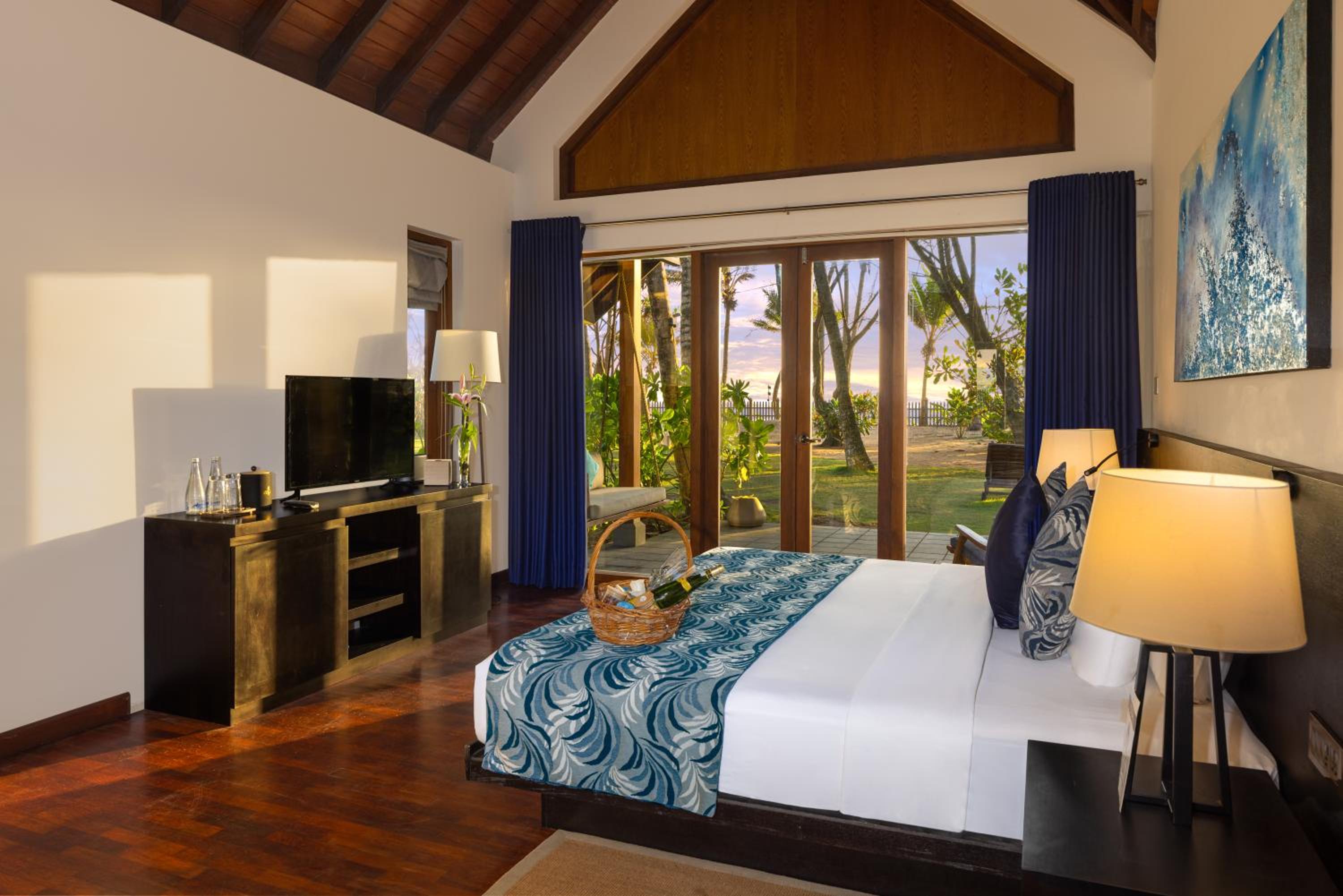 Premier King Ocean View Villa with Plunge Pool and Bathtub with 10% Discount on Spa Services