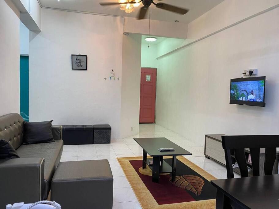 Three-Bedroom Apartment photo 1
