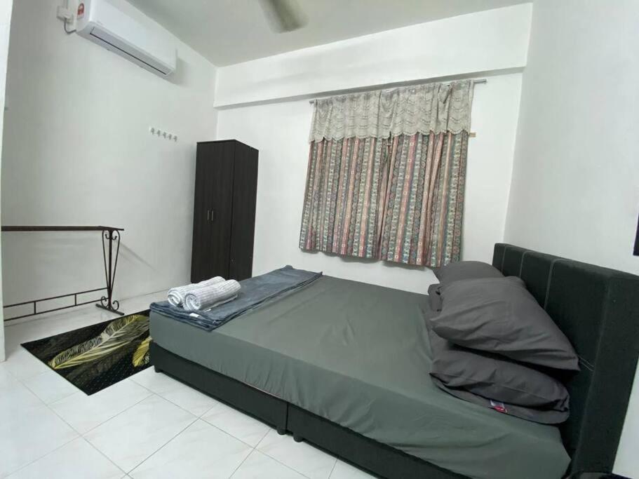 Three-Bedroom Apartment photo 3