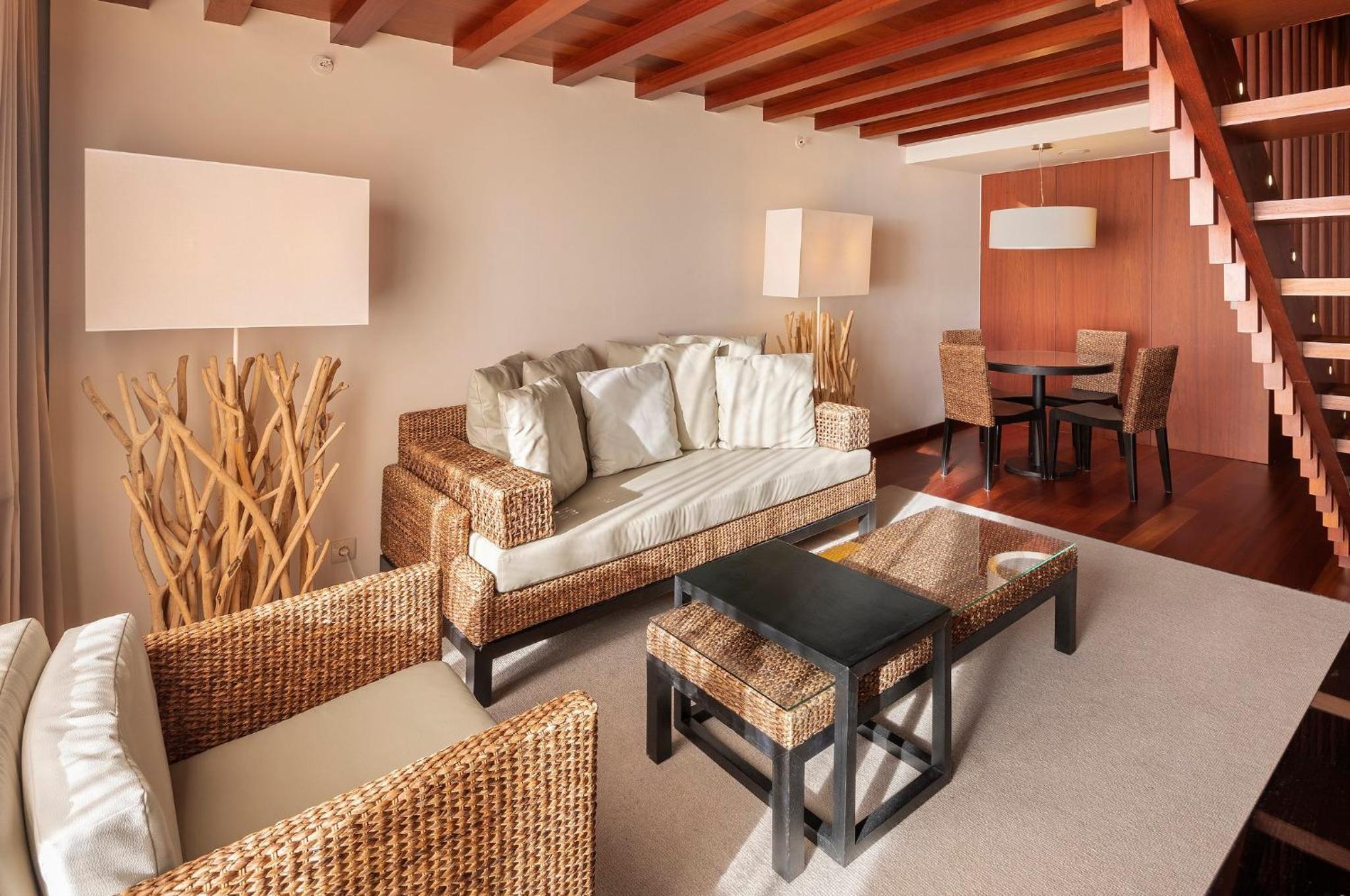 One-Bedroom Suite with Quarteira Sea View - Top Floor - Photo 3