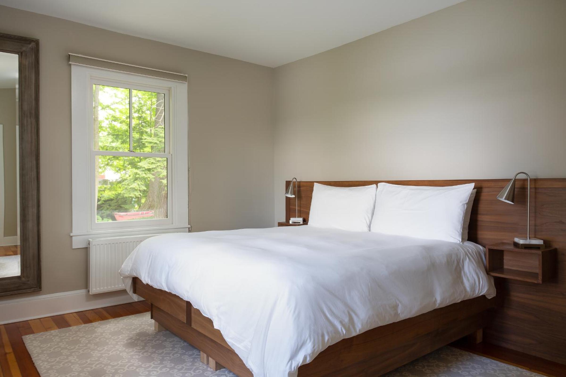 Deluxe King Suite photo 2
