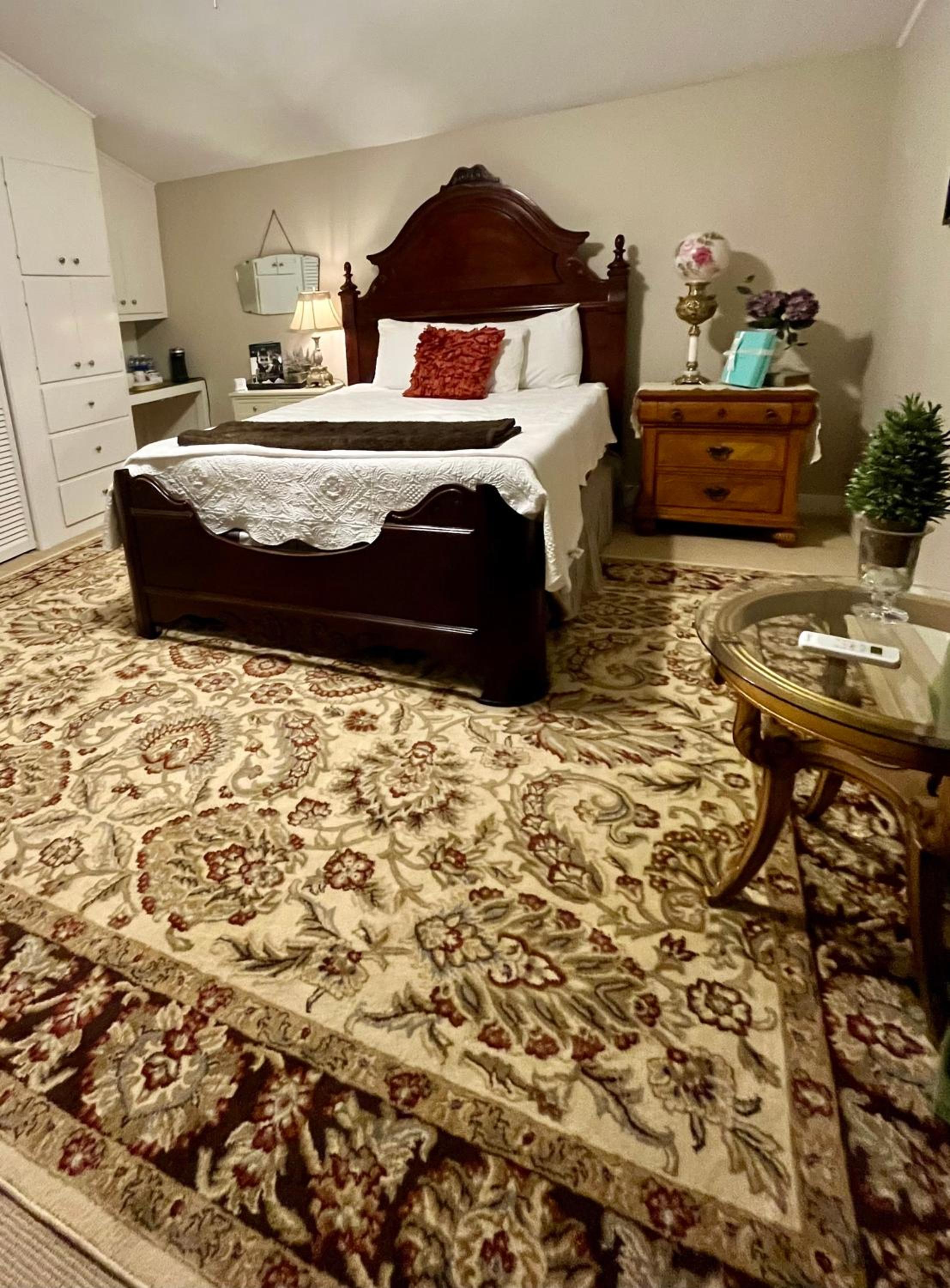 Deluxe Queen Suite - Photo 19