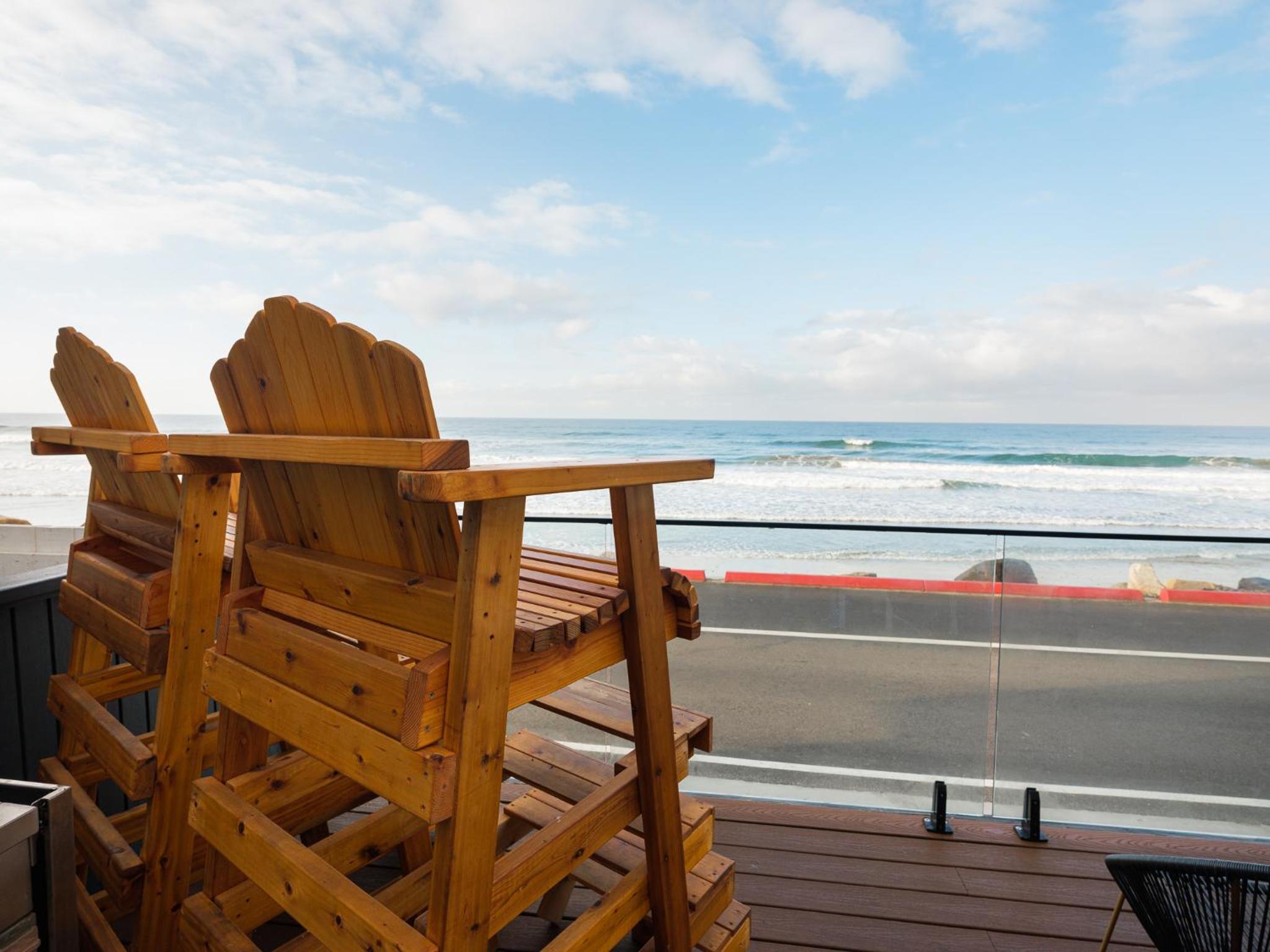 Oceanfront Corner King Studio (206)