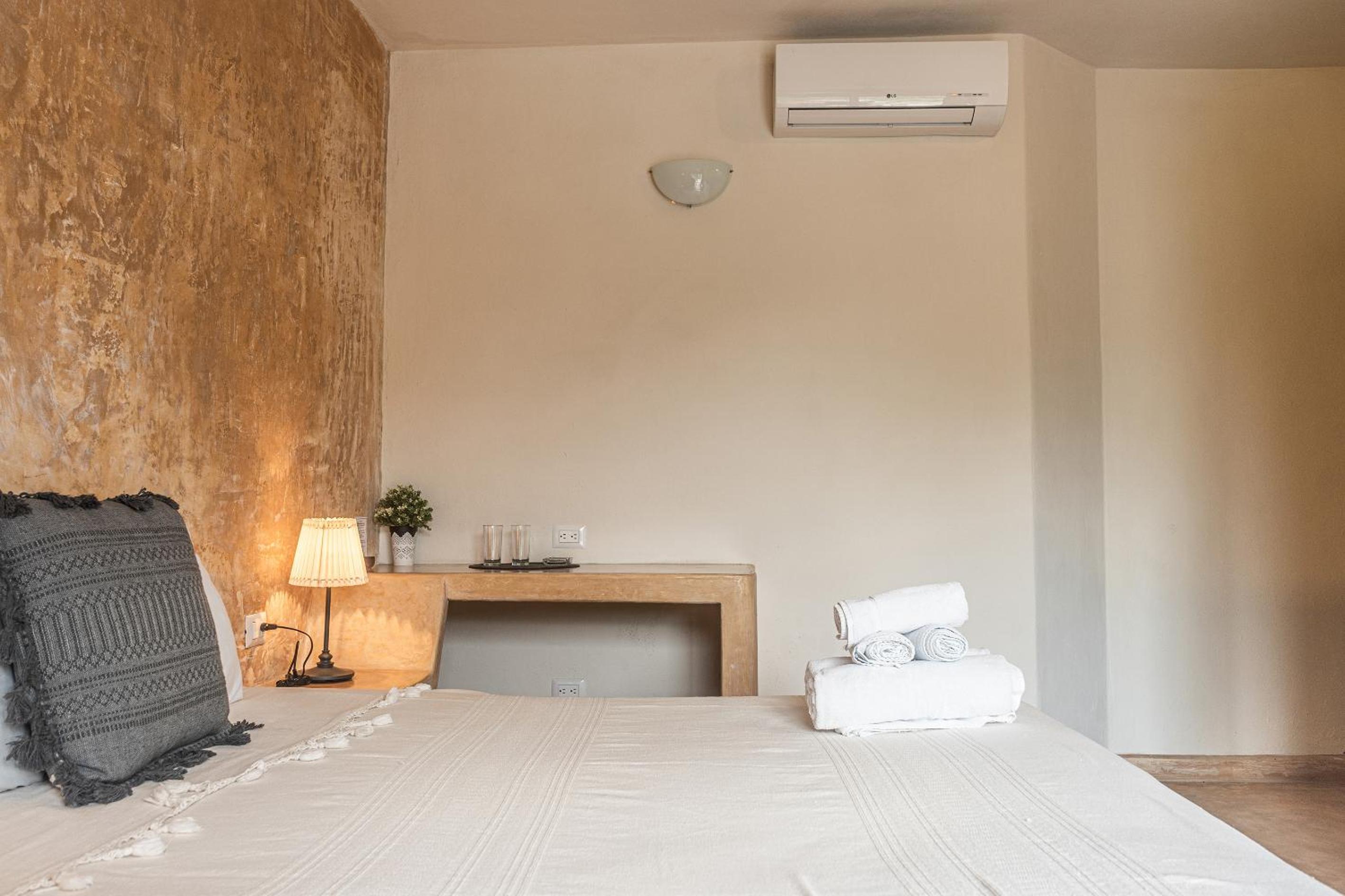 Economy Double Room - Photo 8