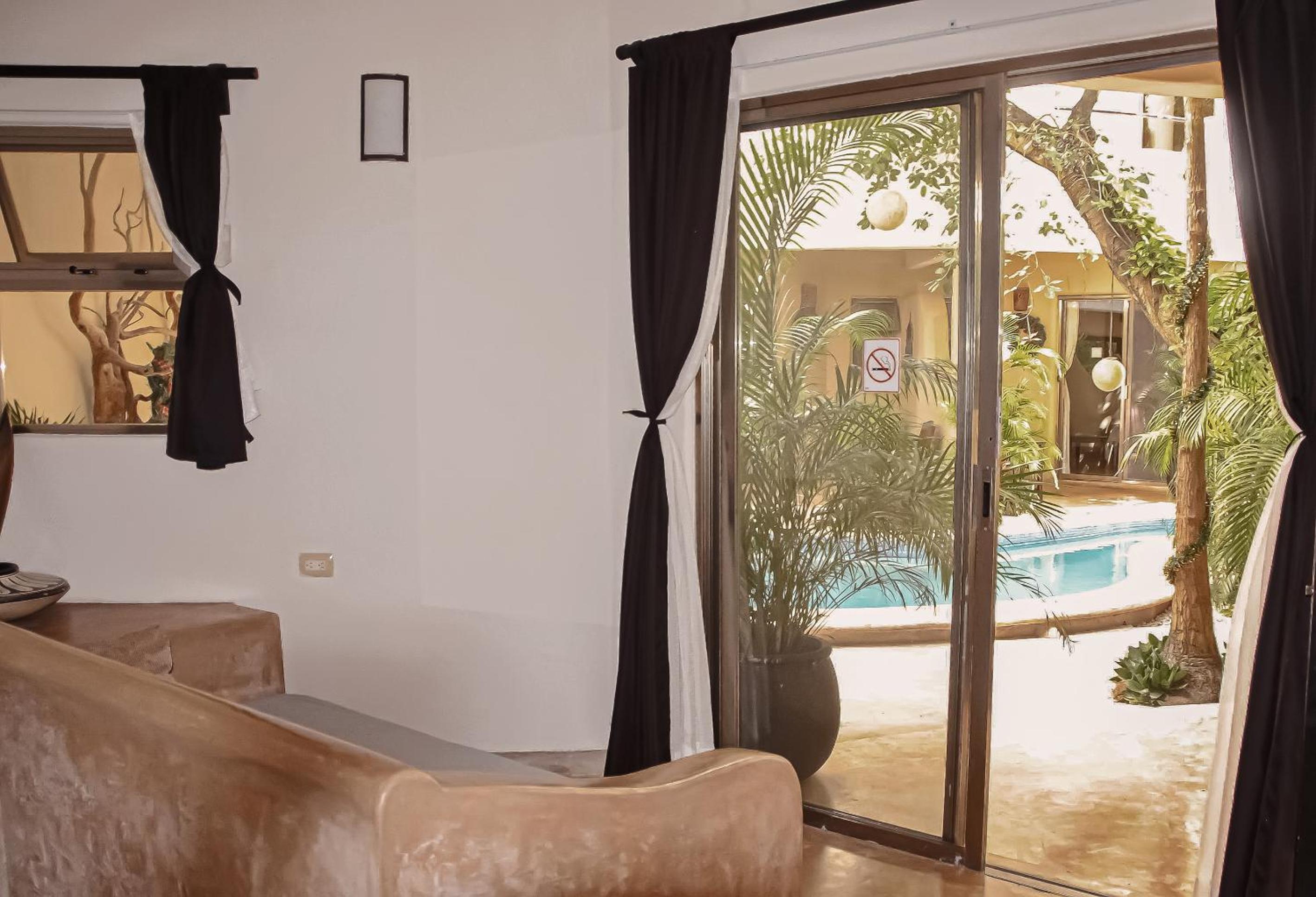 Standard Double Room - Photo 9
