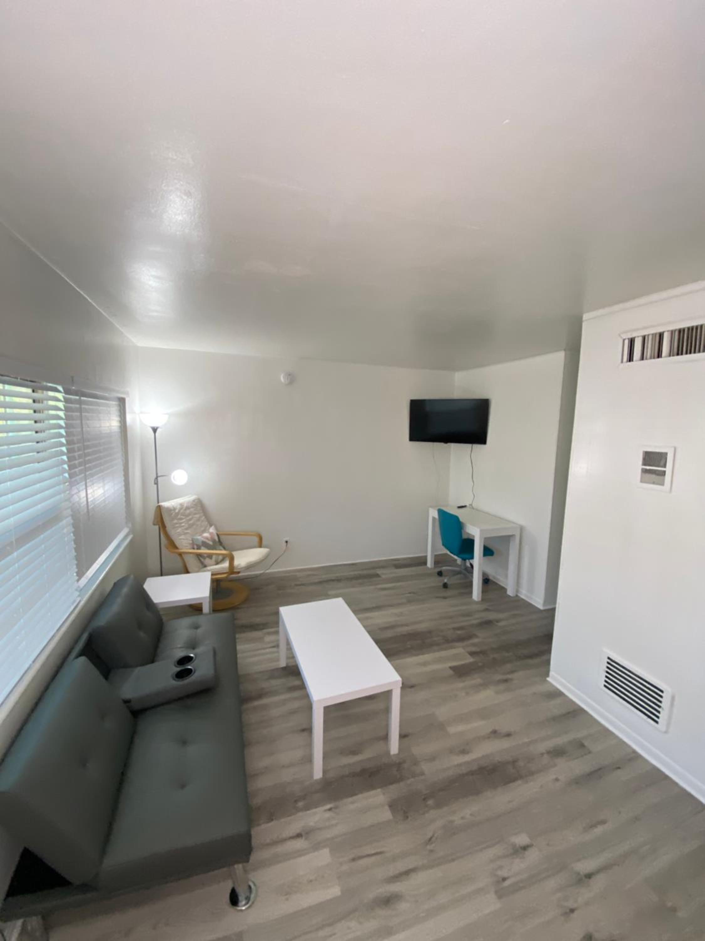 One-Bedroom Apartment - Photo 1