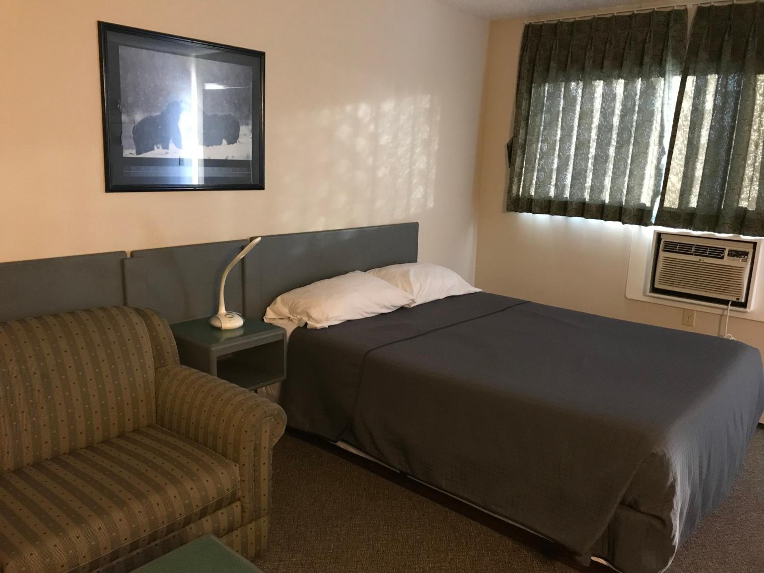 Standard Queen Room photo 2