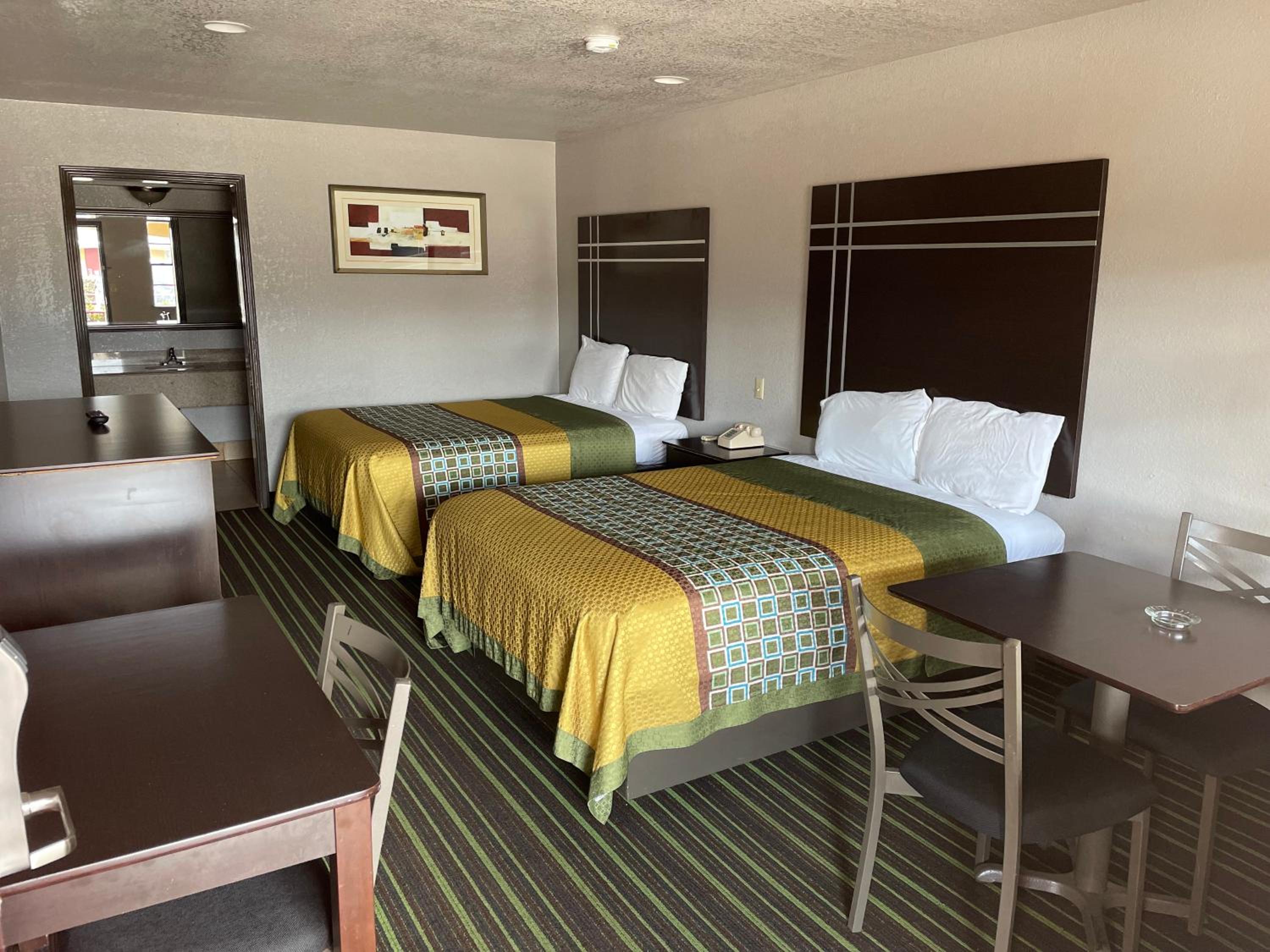 Queen Room with Two Queen Beds - Photo 1