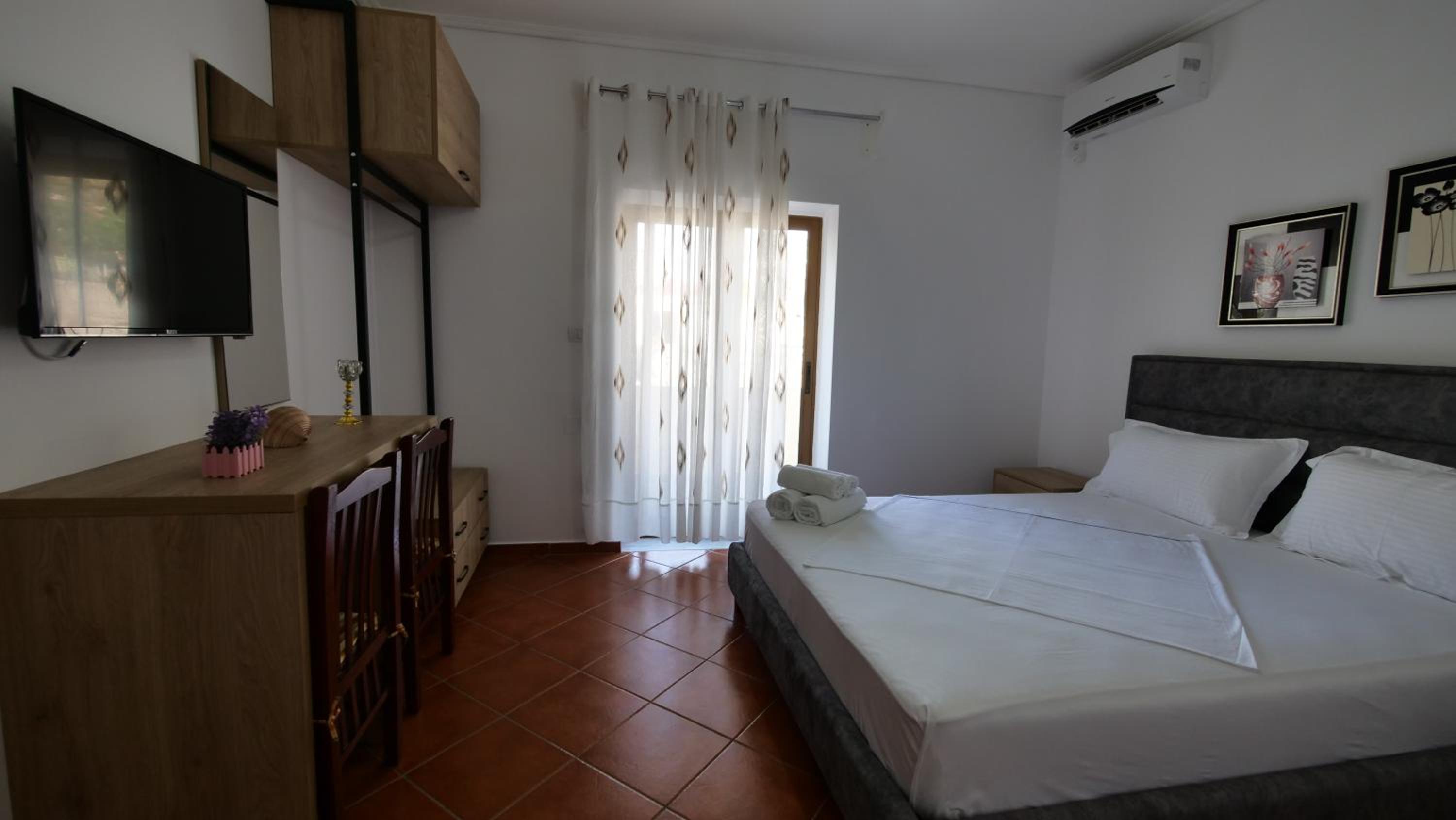 Apartment with Balcony photo 1
