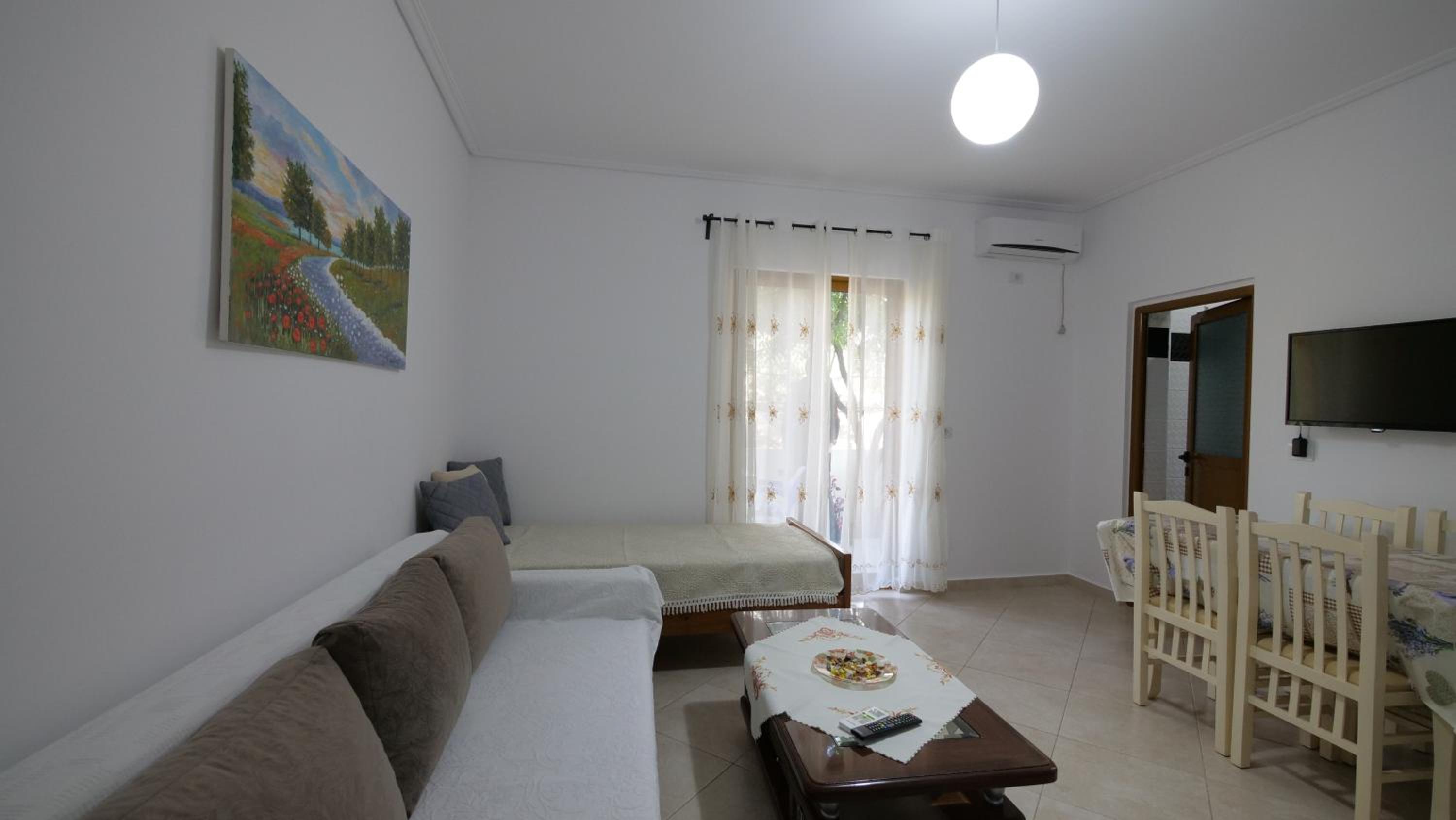 Studio Apartment photo 1