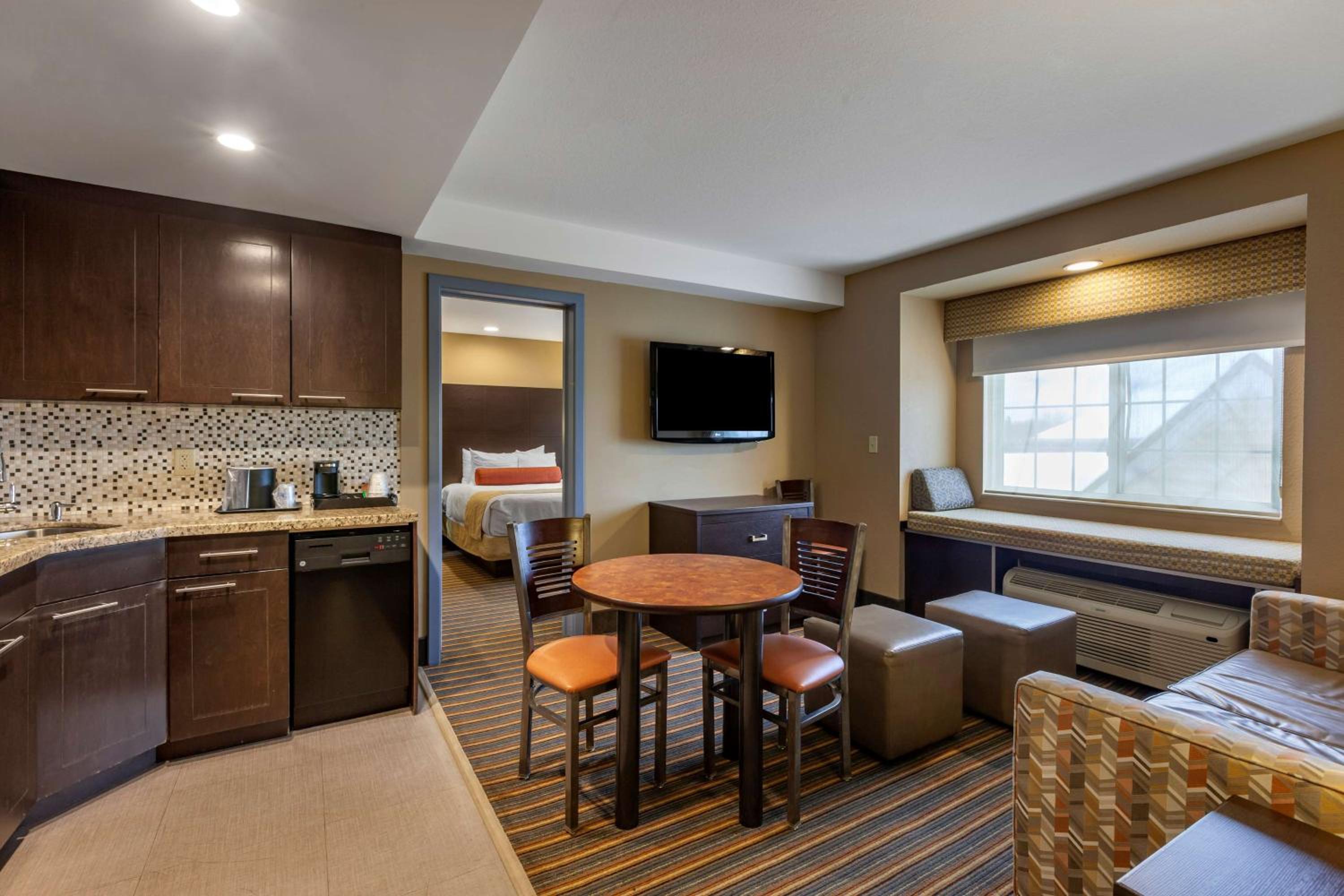 King Suite with Queen Bed and Sofa Bed - Kitchen photo 1