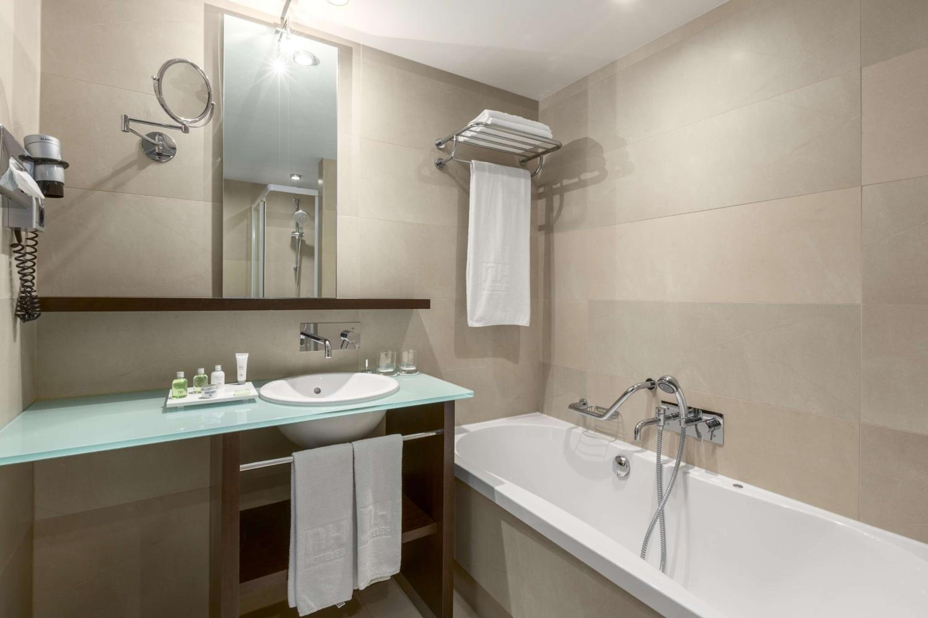 Standard Triple Room - Photo 2