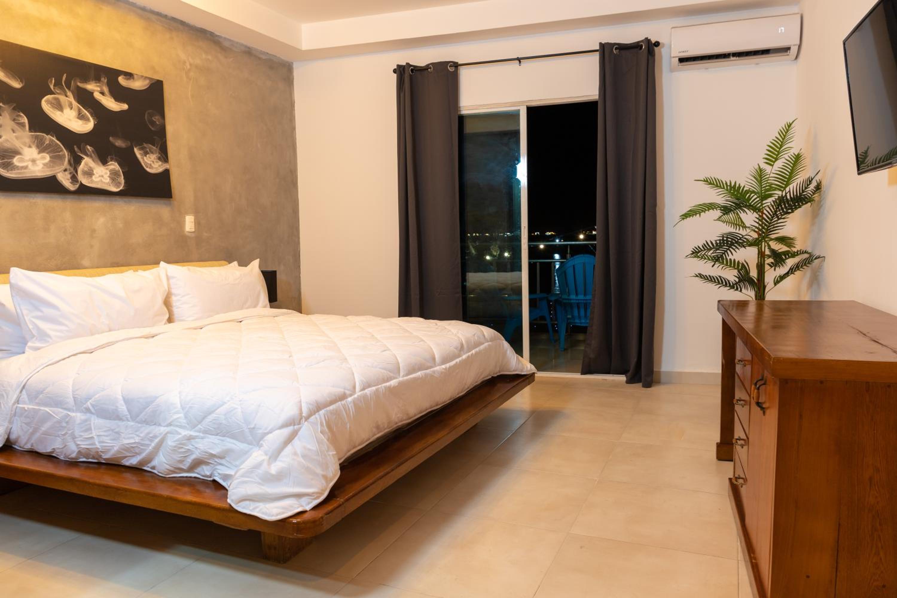 King Room with Balcony photo 3