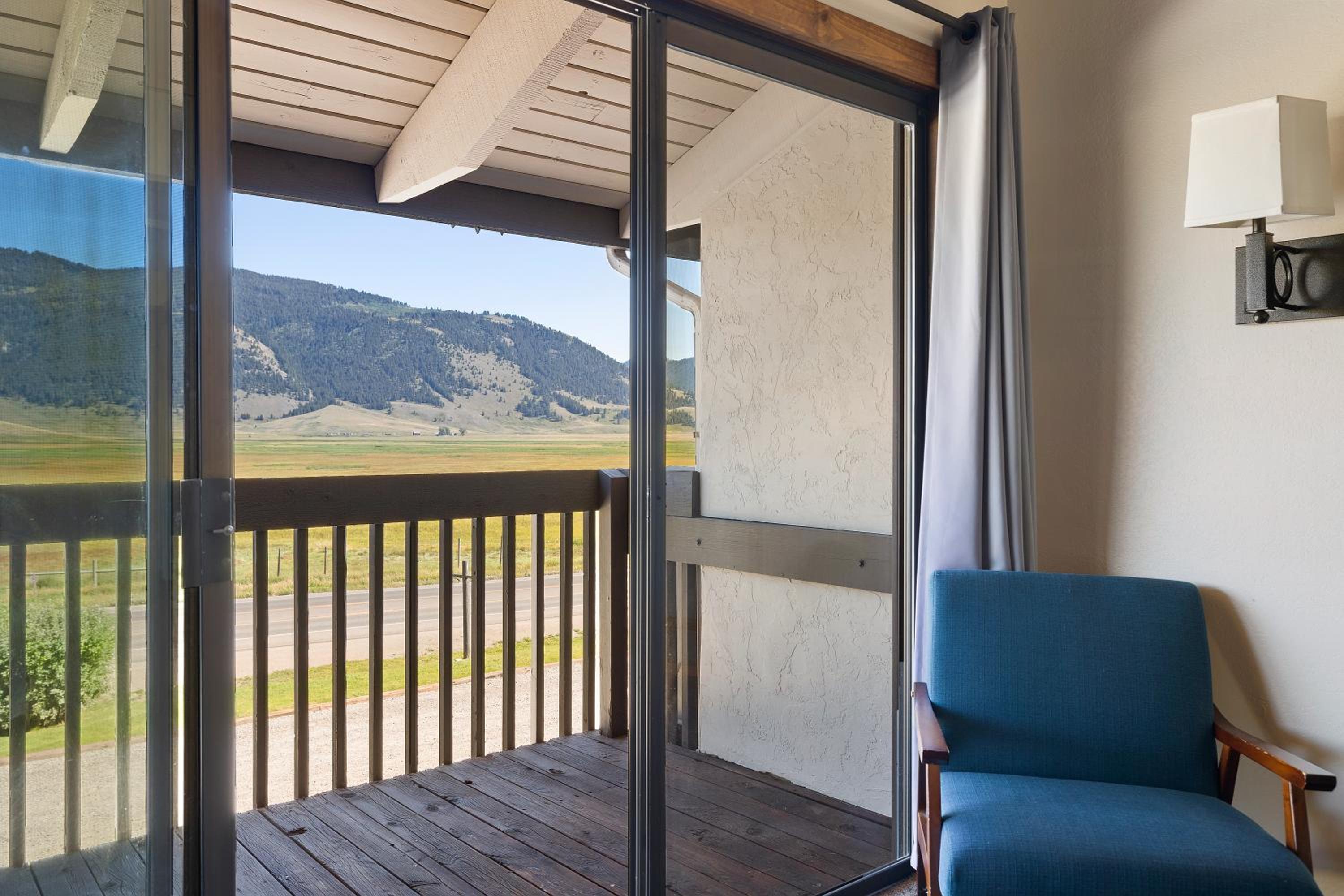 King Suite with Balcony photo 3
