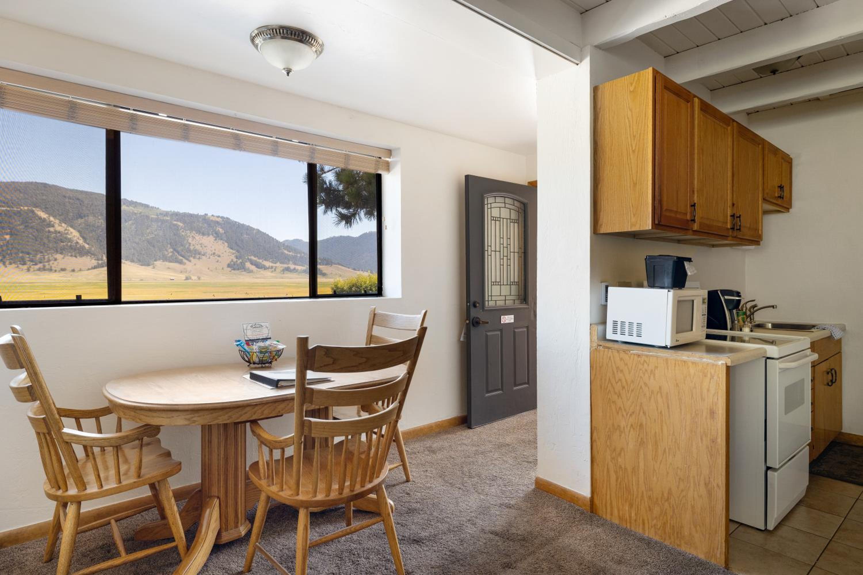 Condo 1 Bedroom, Full kitchen w/sofa photo 3