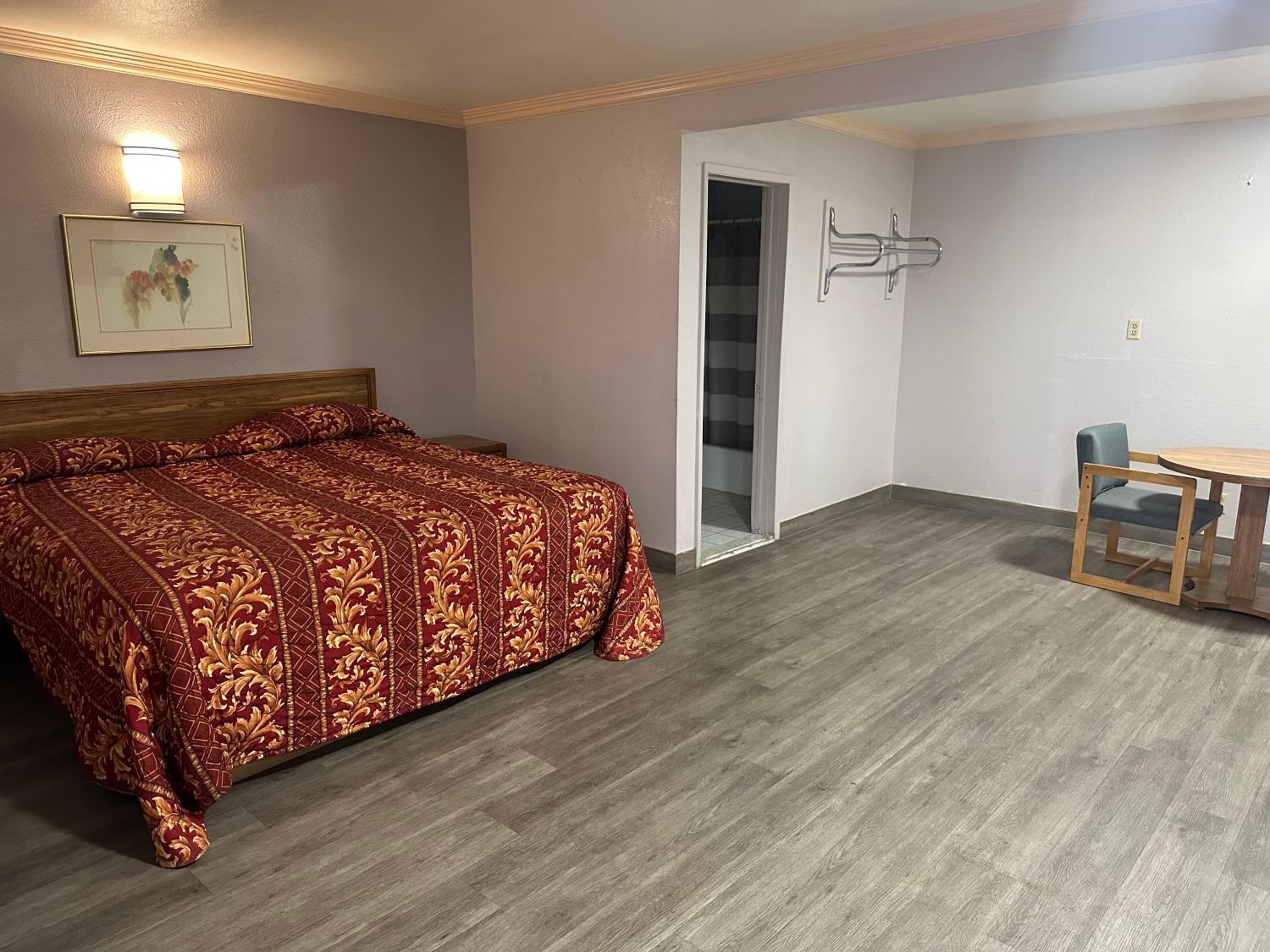 Deluxe King Room photo 1