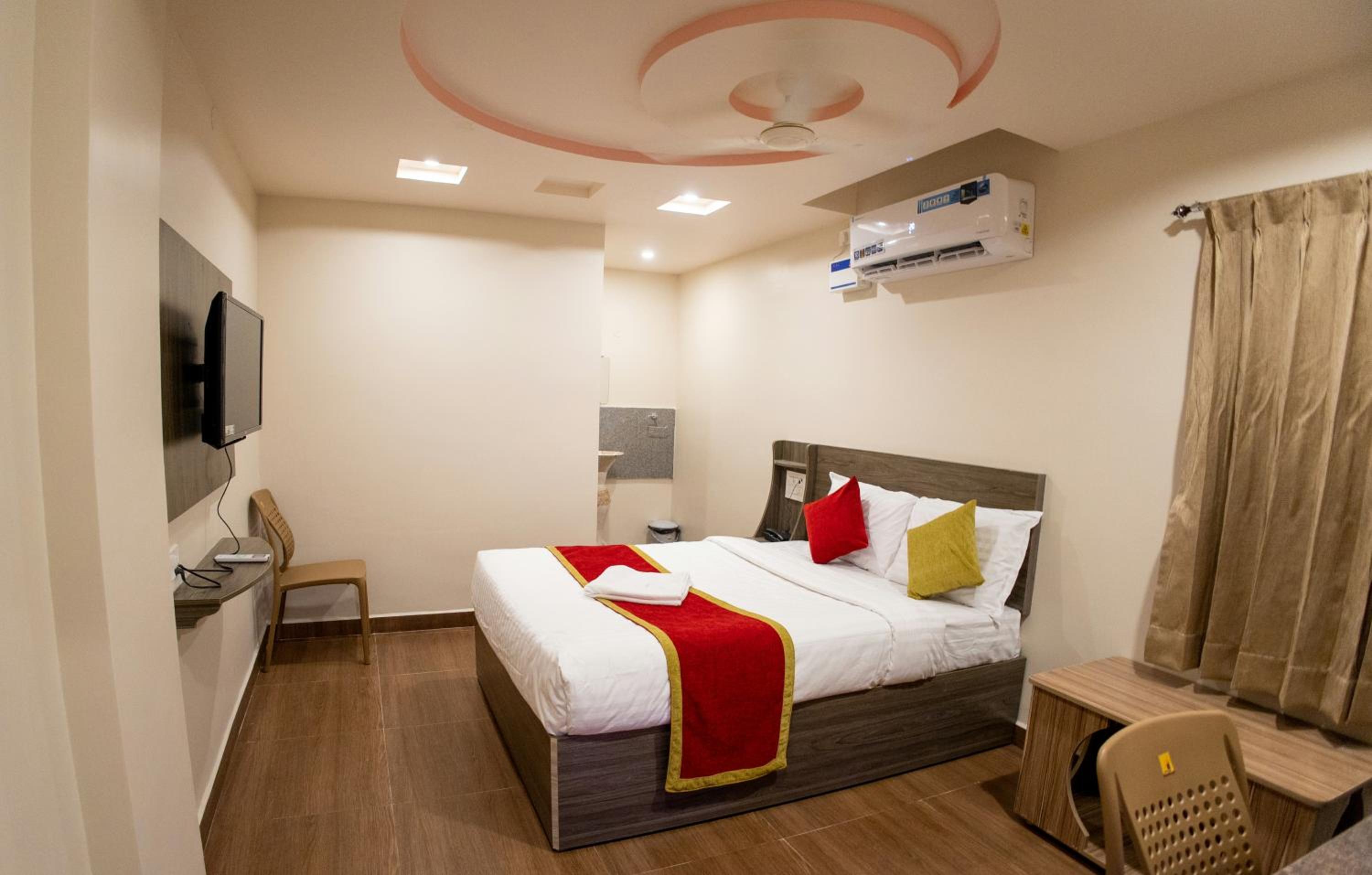 Standard King Room photo 3