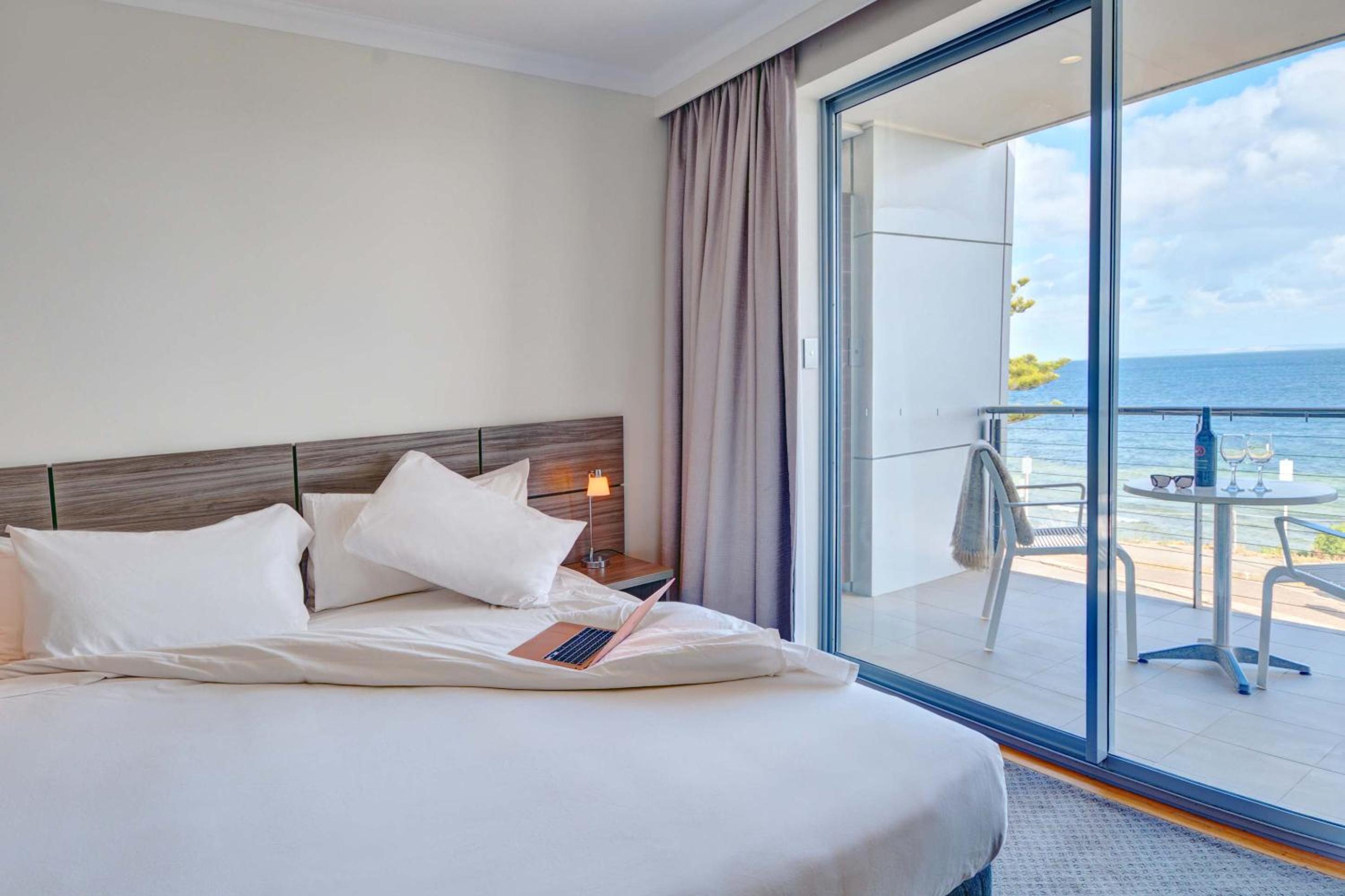 Executive Room with Sea View - Photo 7