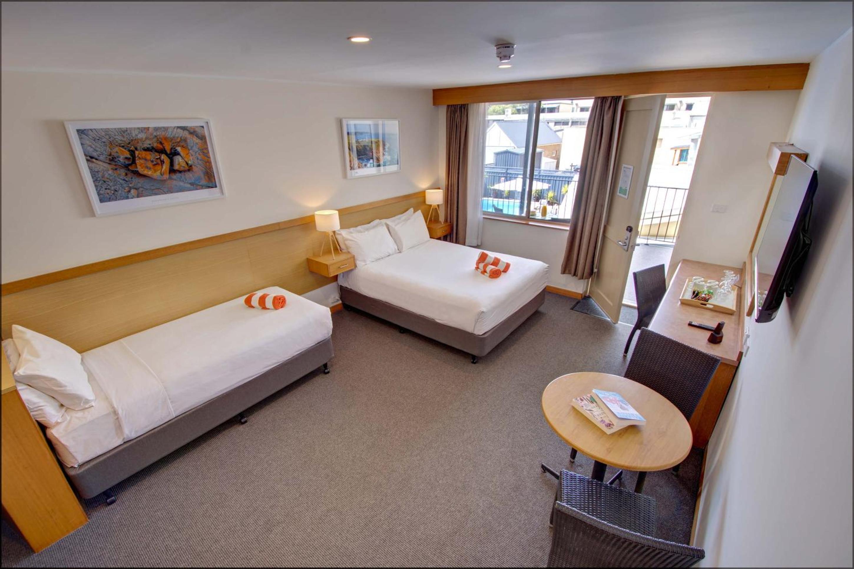 Family Room with Pool View - Photo 4