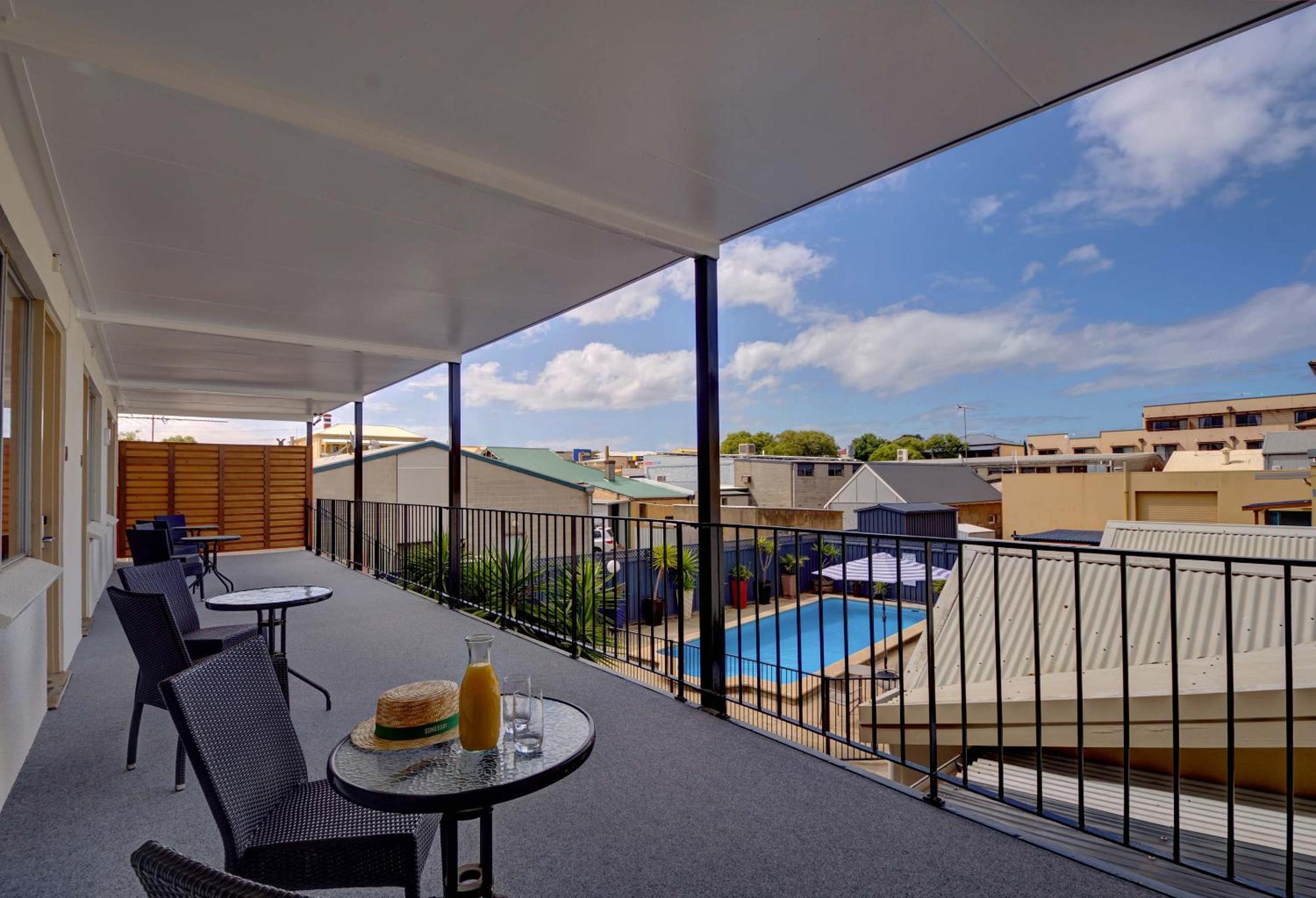 Family Room with Pool View - Photo 3
