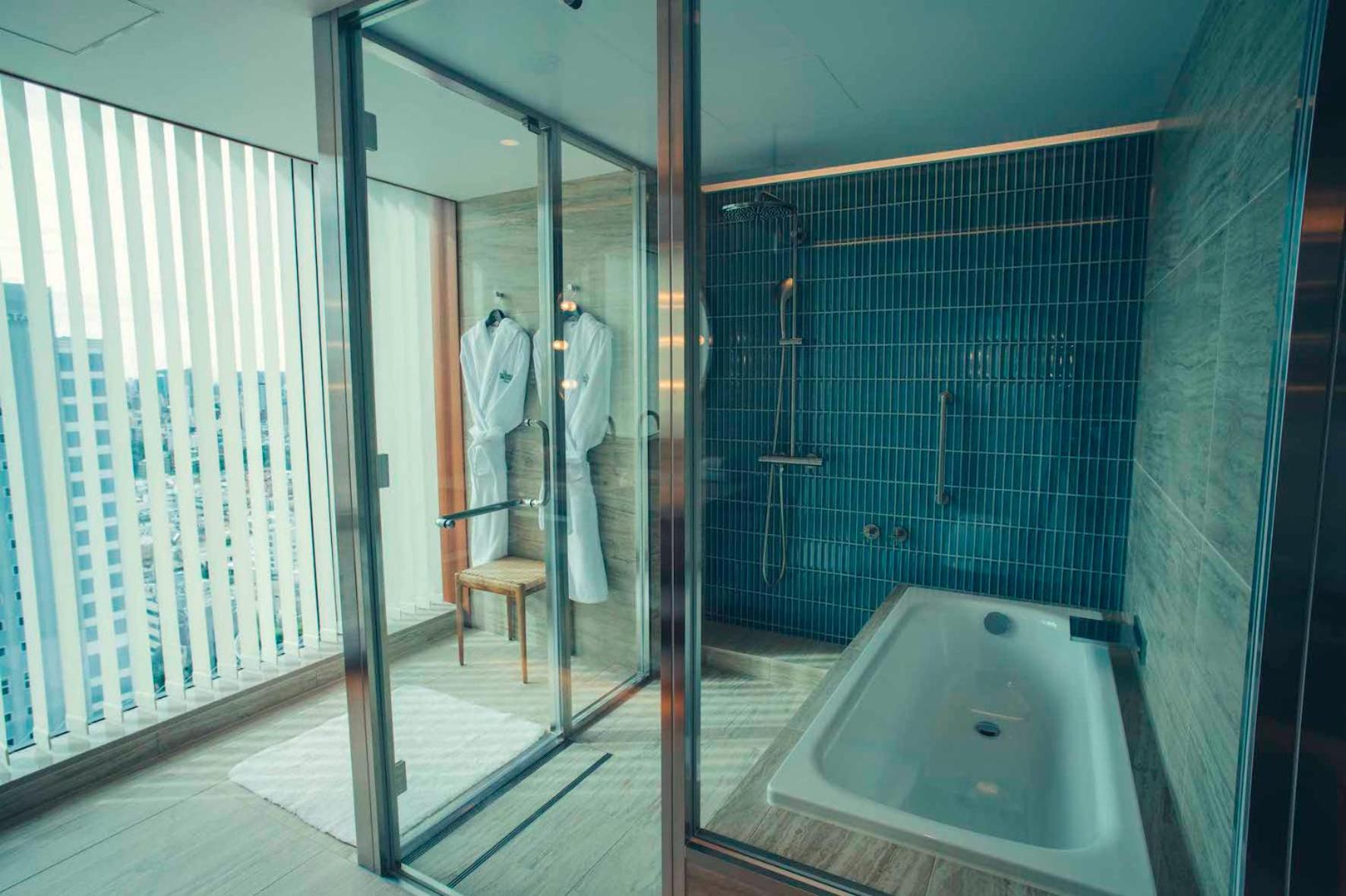 Deluxe King Room with City View