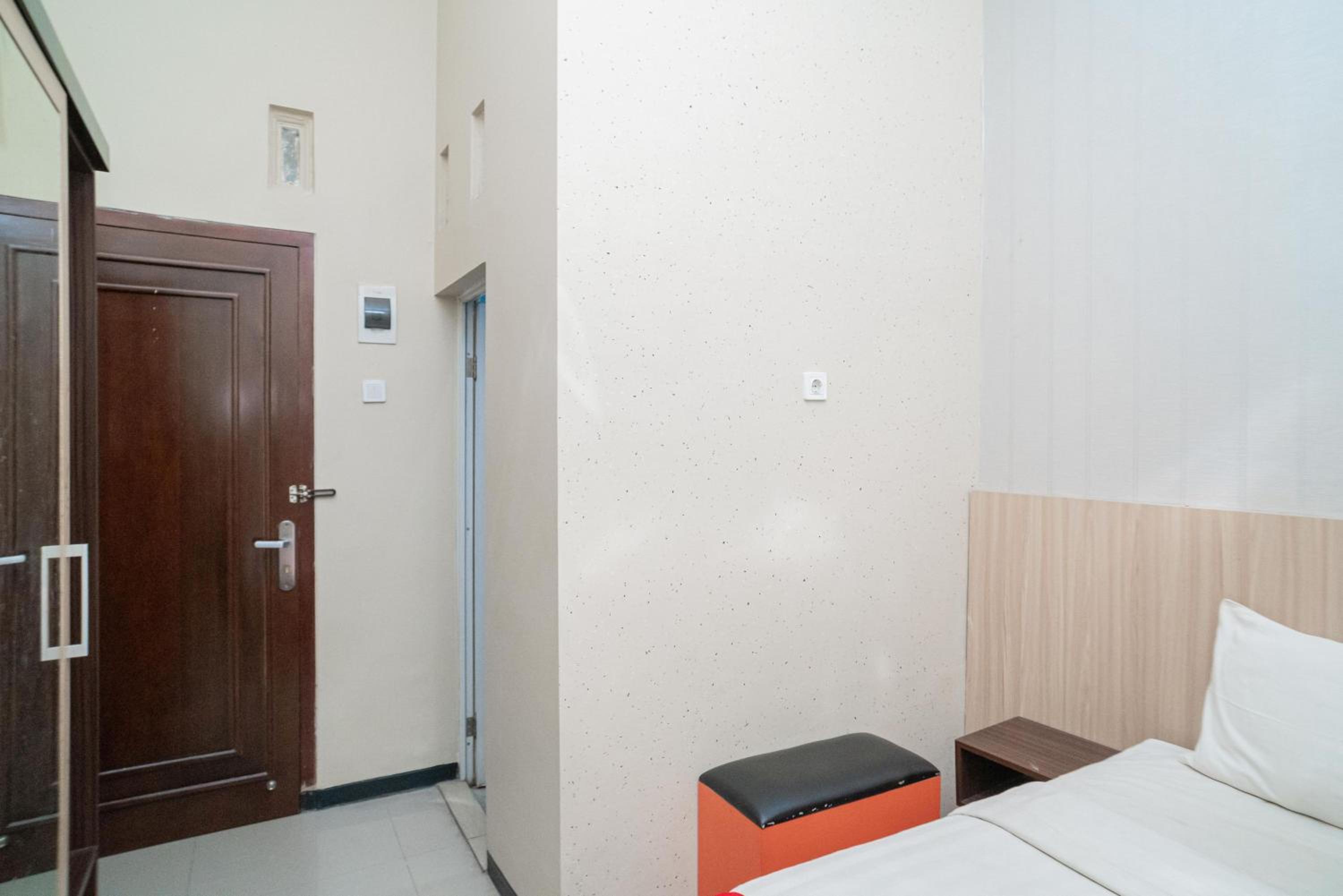 Standard Double Room - Photo 7