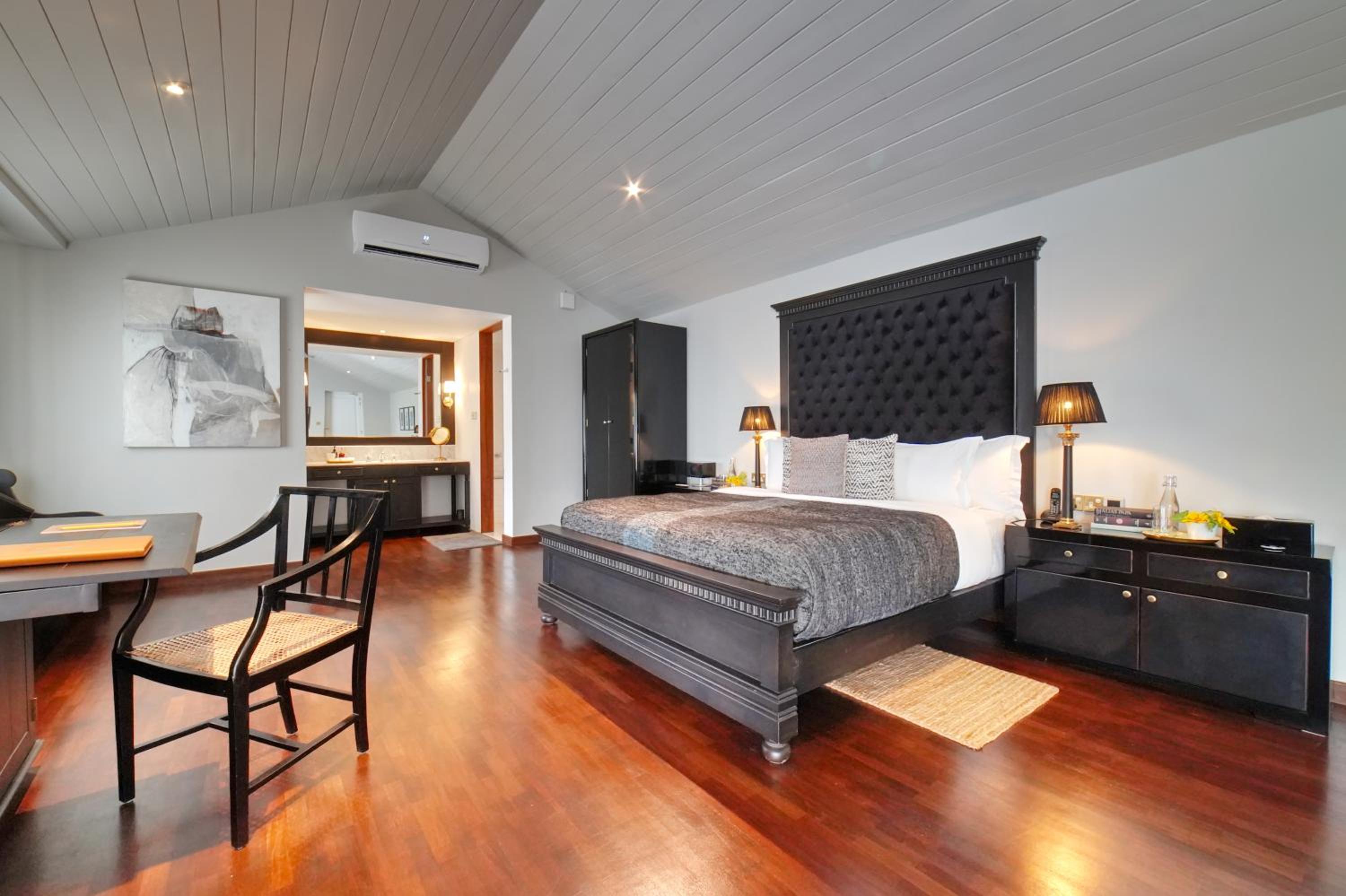 Deluxe Suite - Photo 14