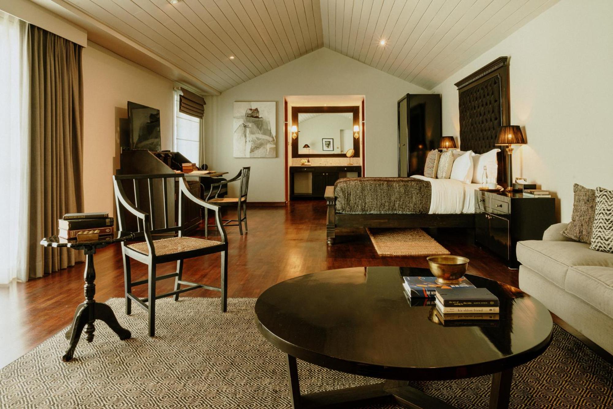 Executive Suite - Photo 1