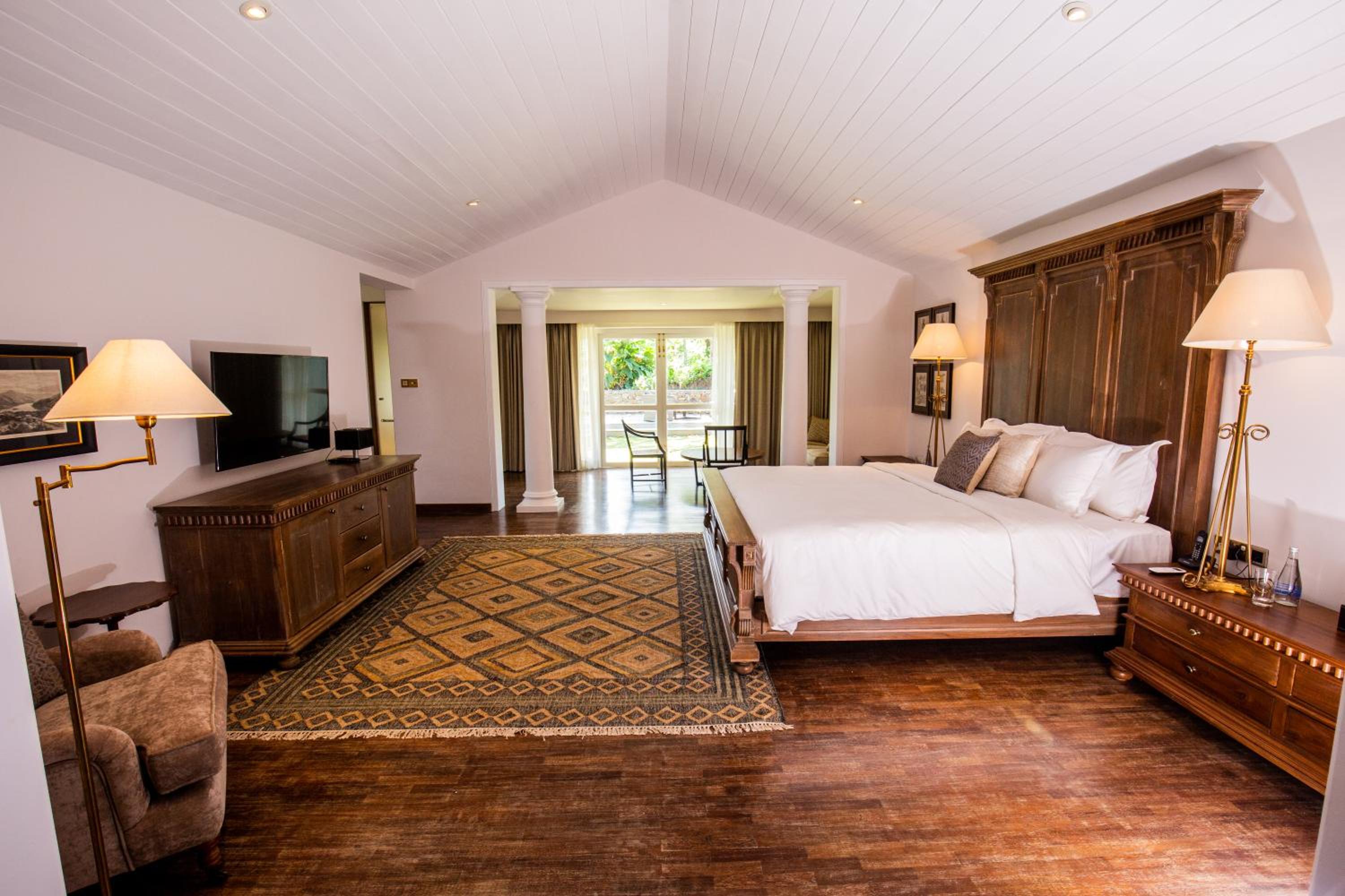 Executive Suite - Photo 4