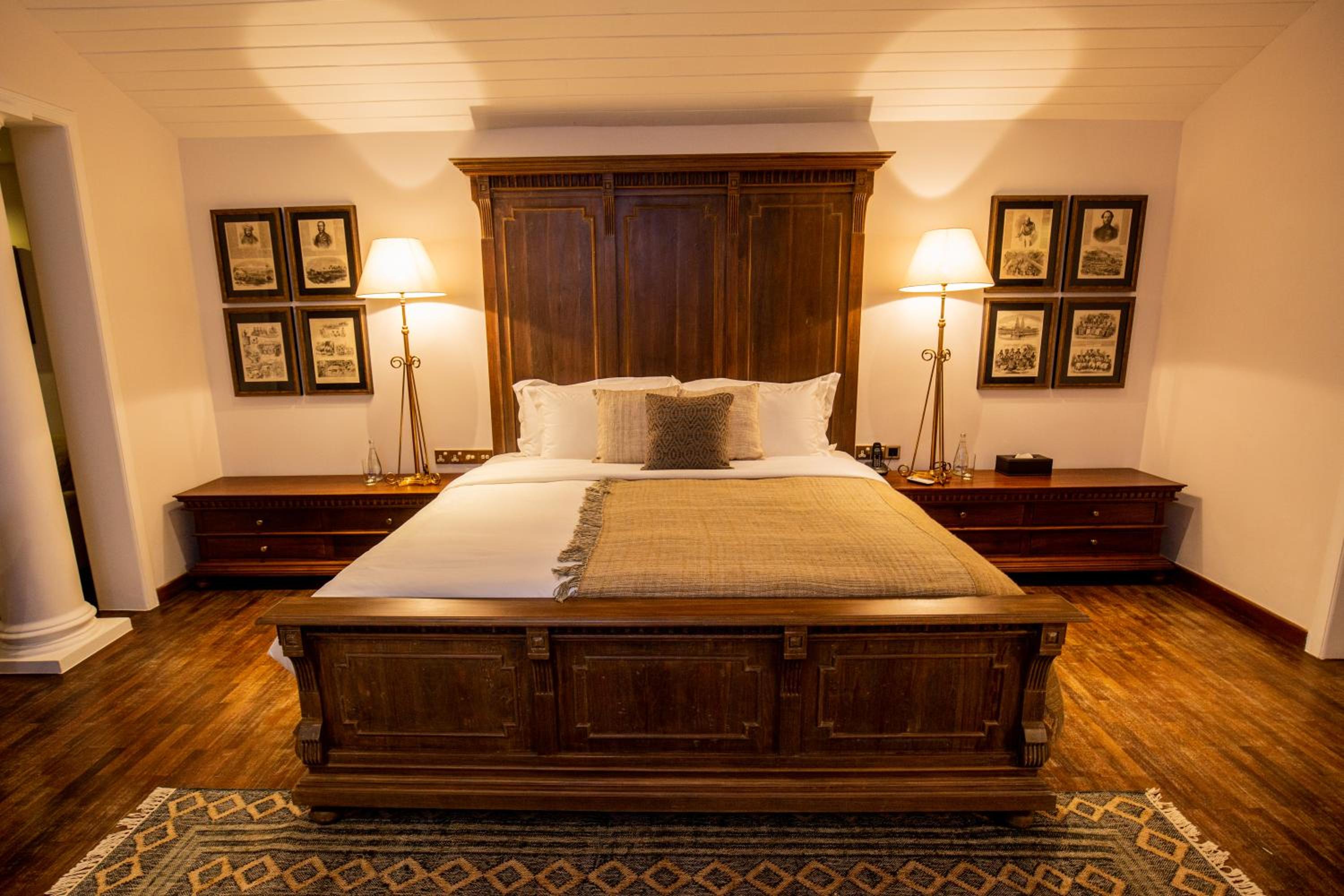 Executive Suite - Photo 3