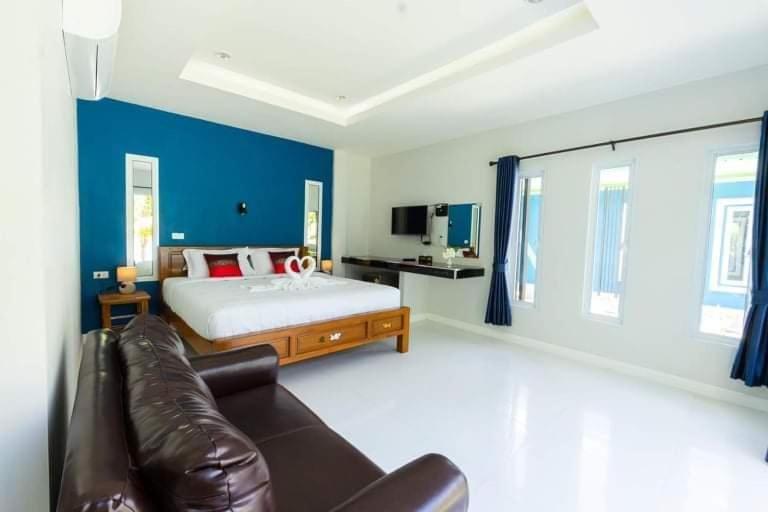 Deluxe Double Room with Sea View - Photo 7