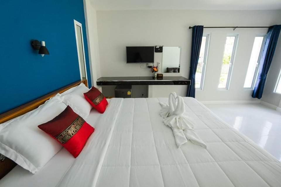 Deluxe Double Room with Sea View - Photo 1