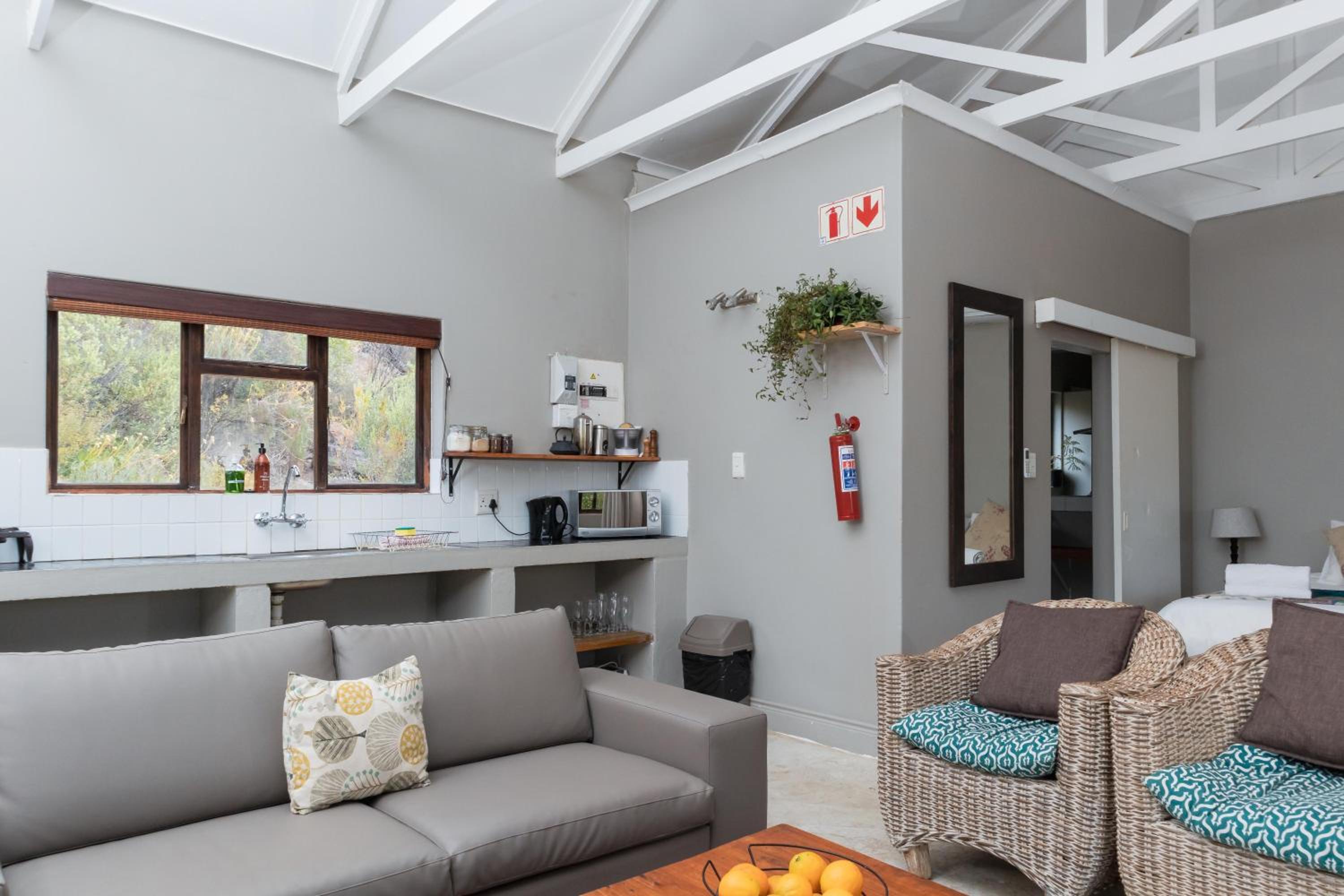 One-Bedroom Cottage - Photo 4