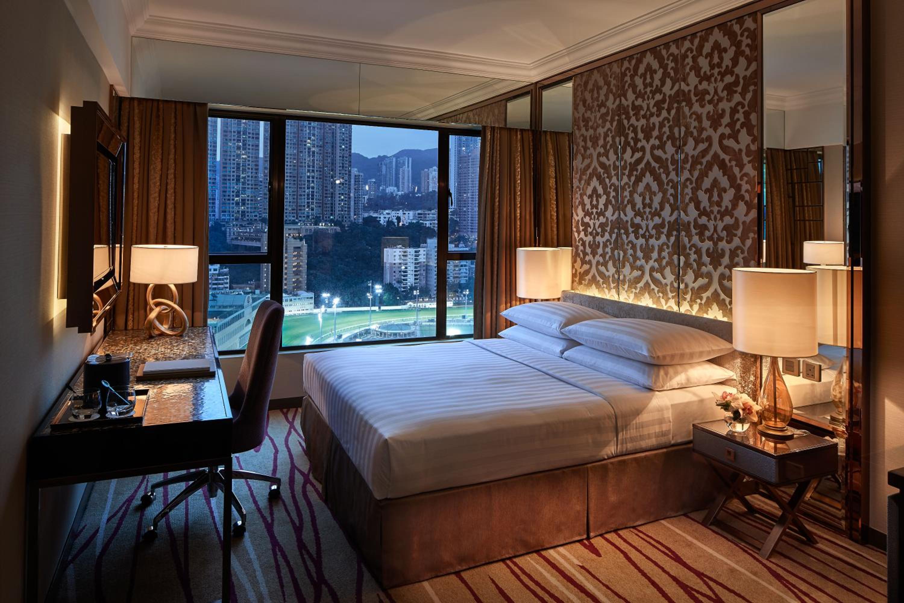 Interconnecting Premier Course View Room