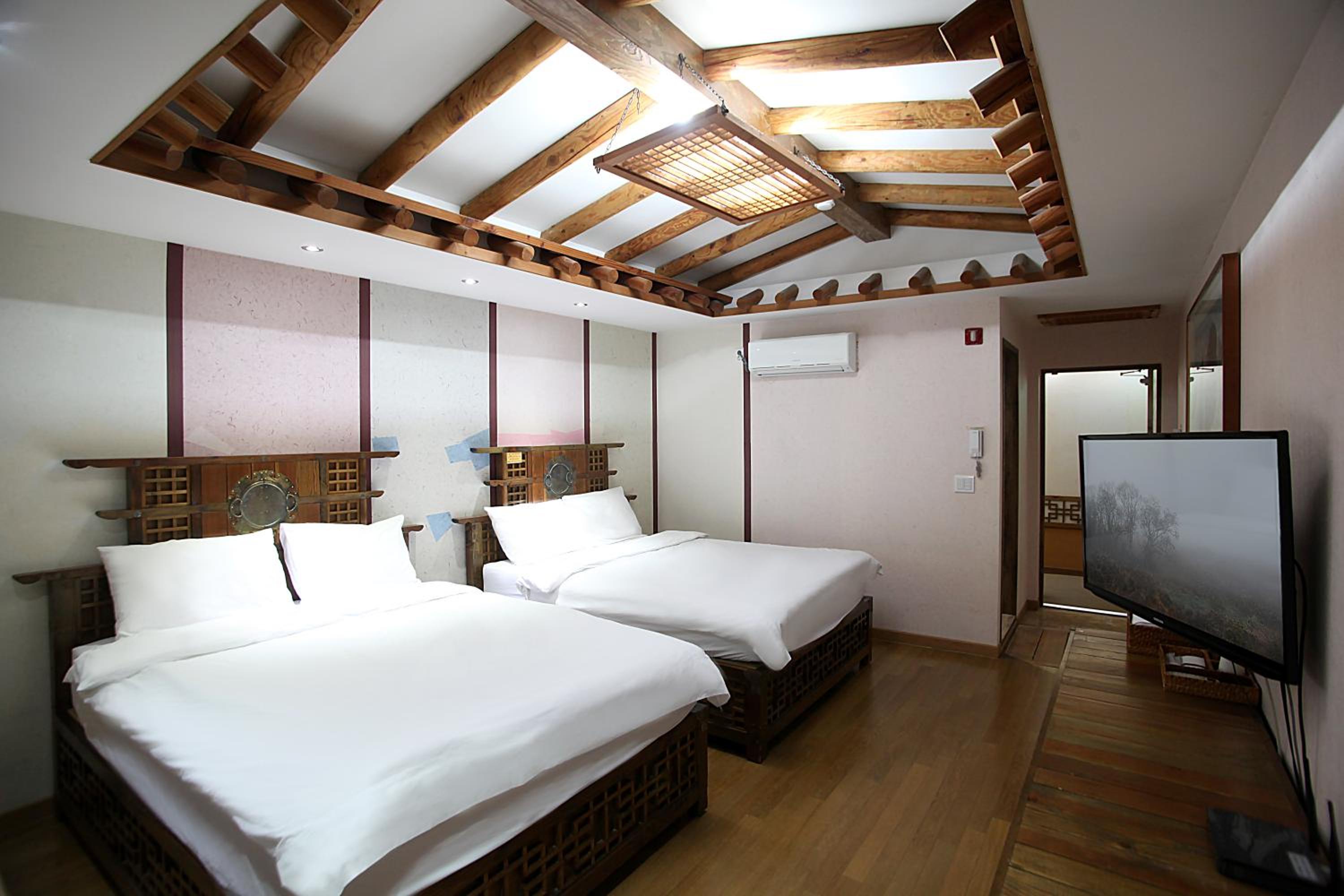 Deluxe Twin Room photo 3
