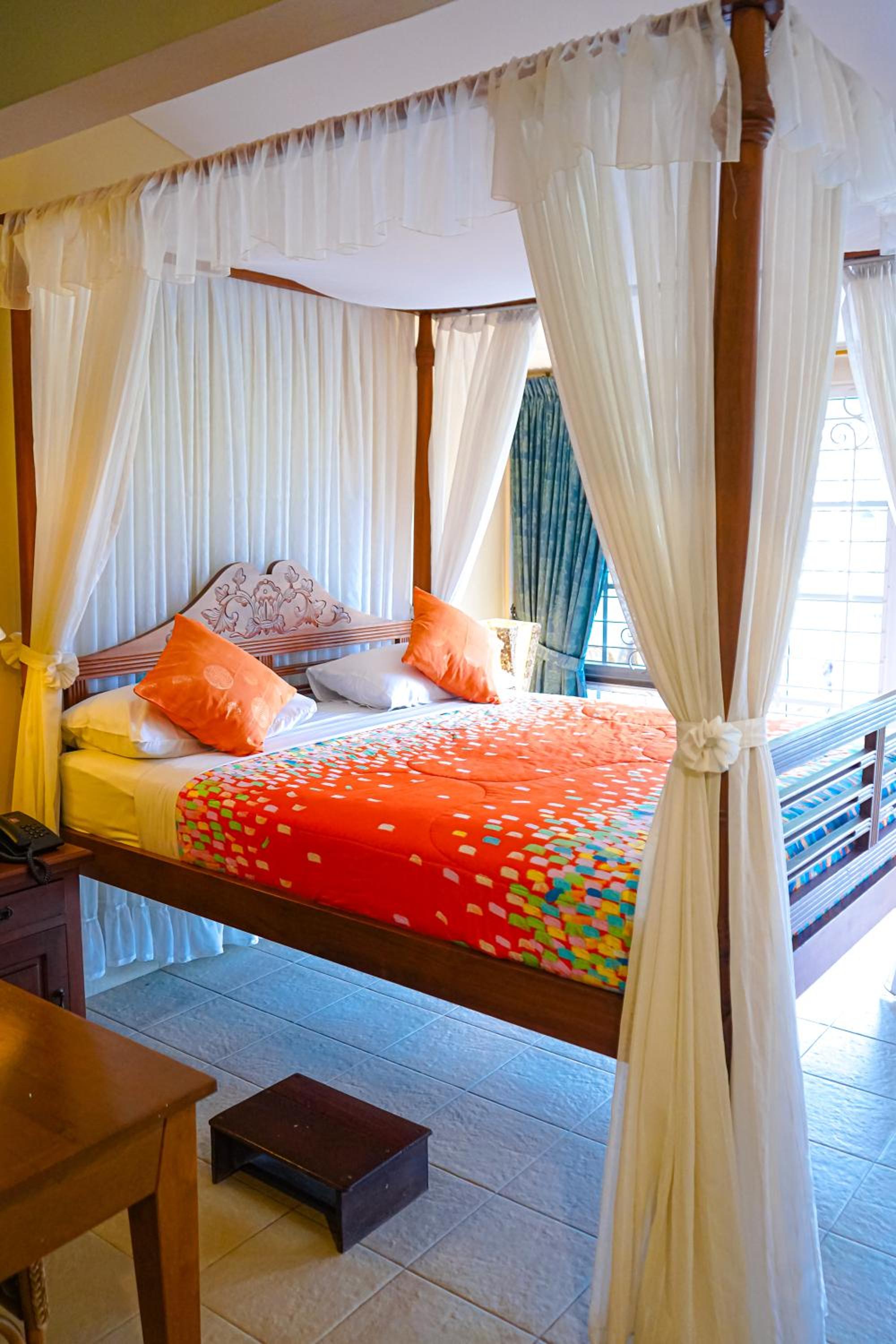 Honeymoon Suite - Photo 2