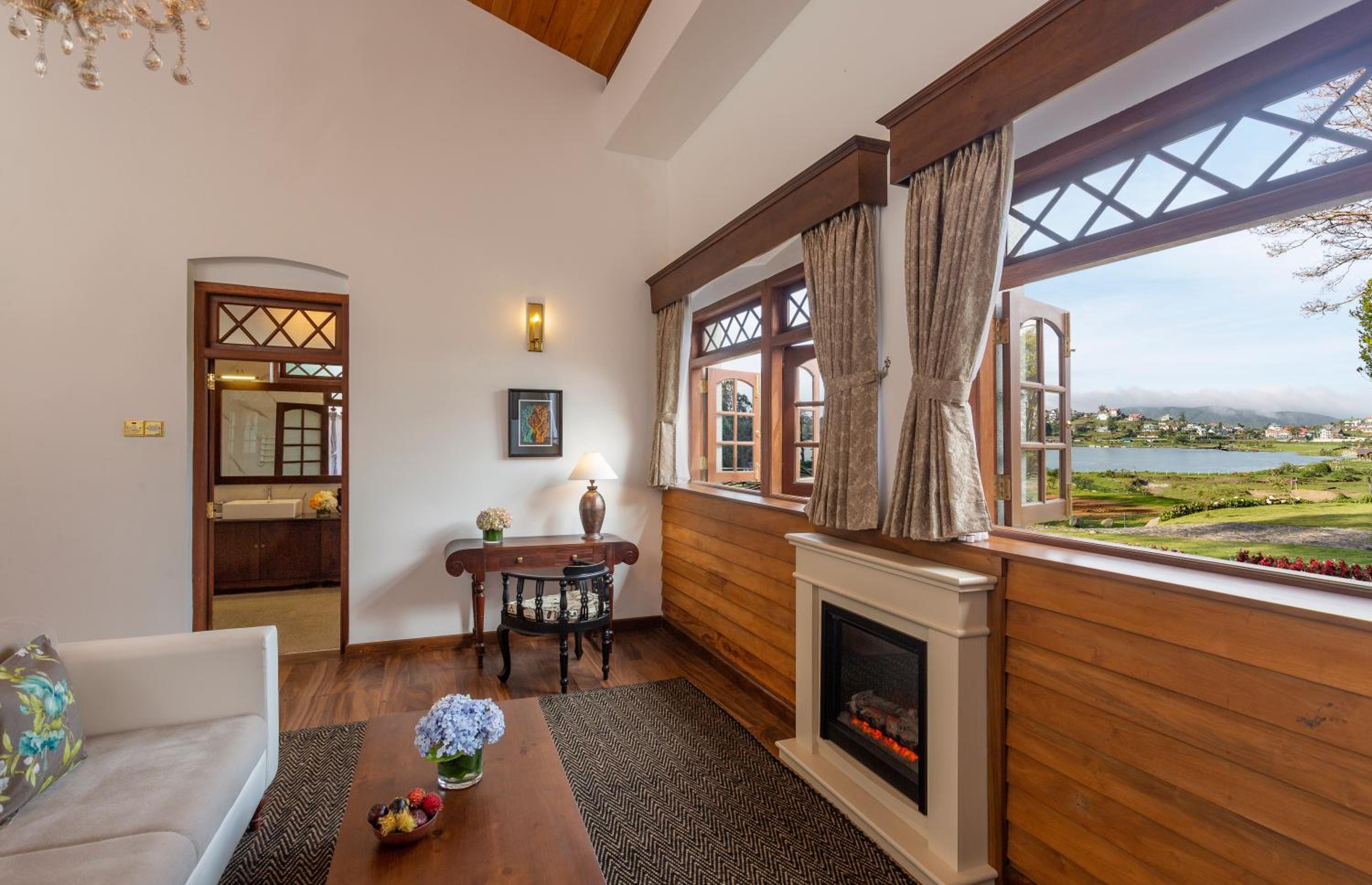 Suite with Lake View - Photo 10
