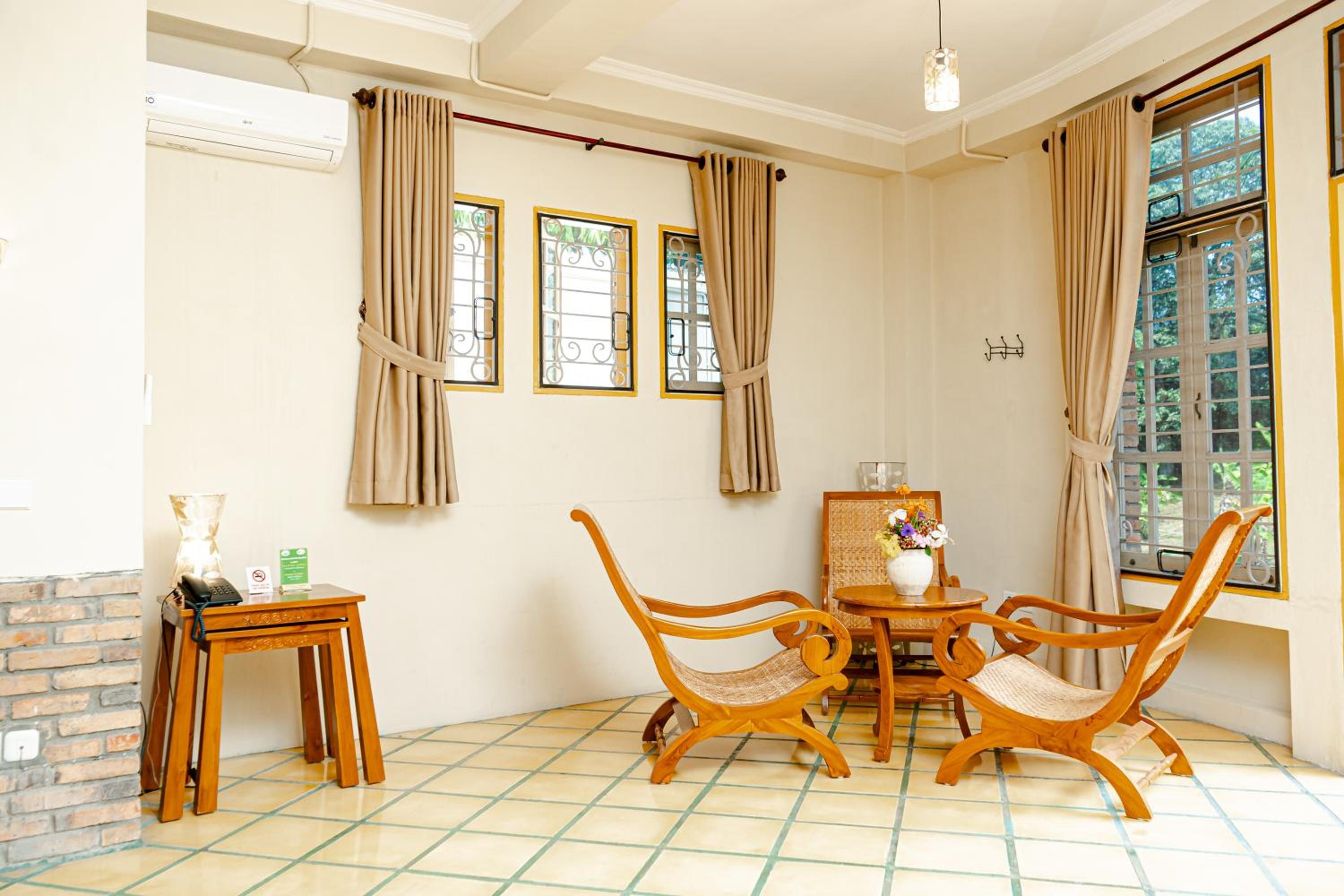 Studio with Balcony - Photo 2