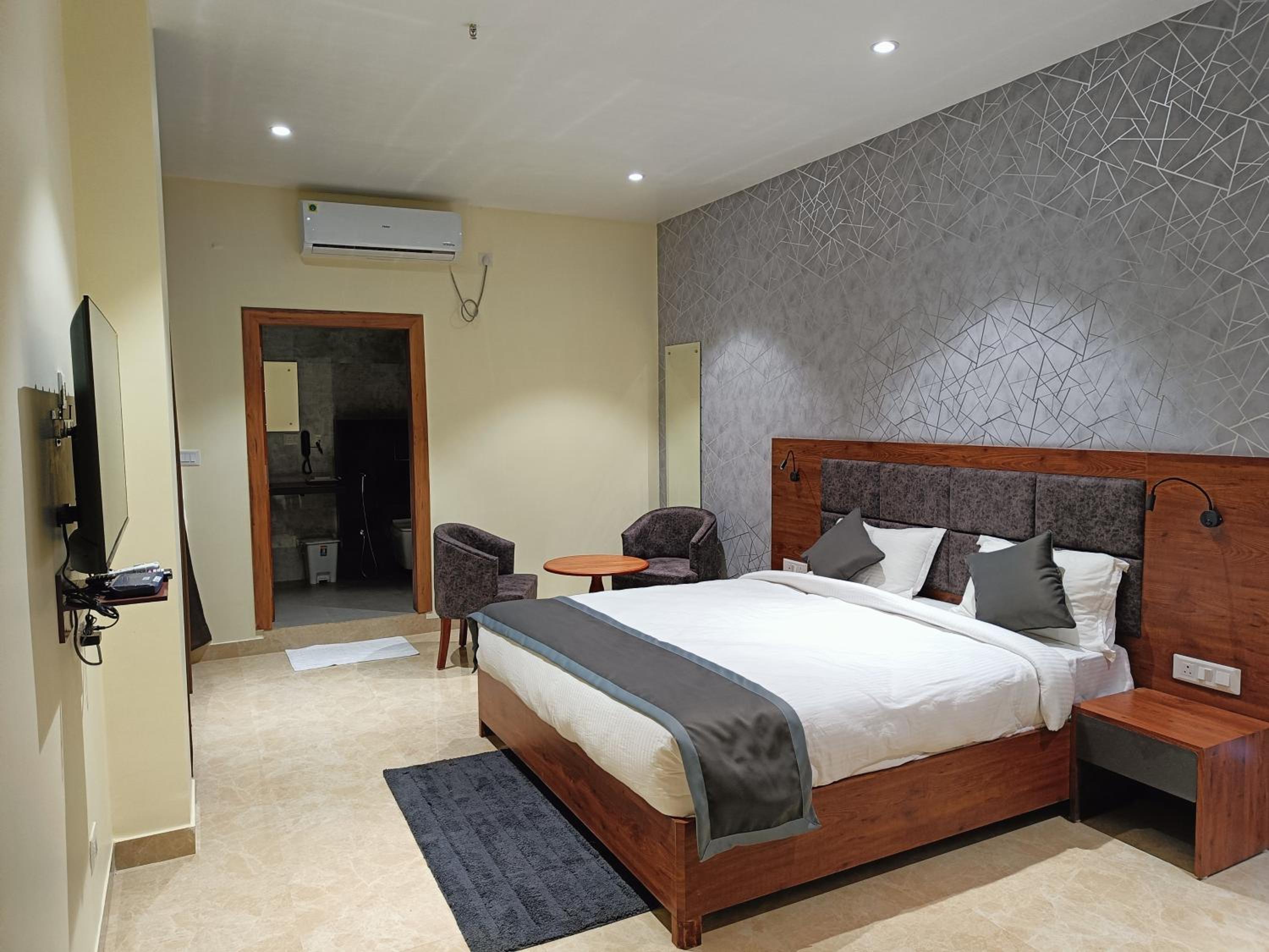 Deluxe Room - Photo 1
