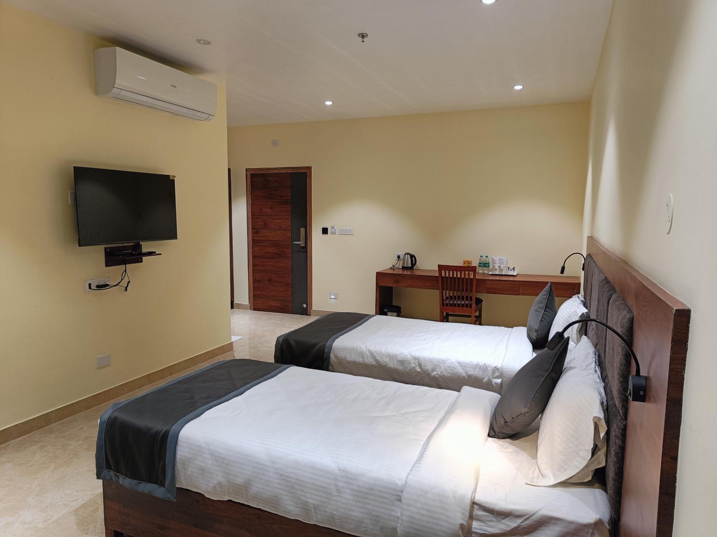 Deluxe Room - Photo 2